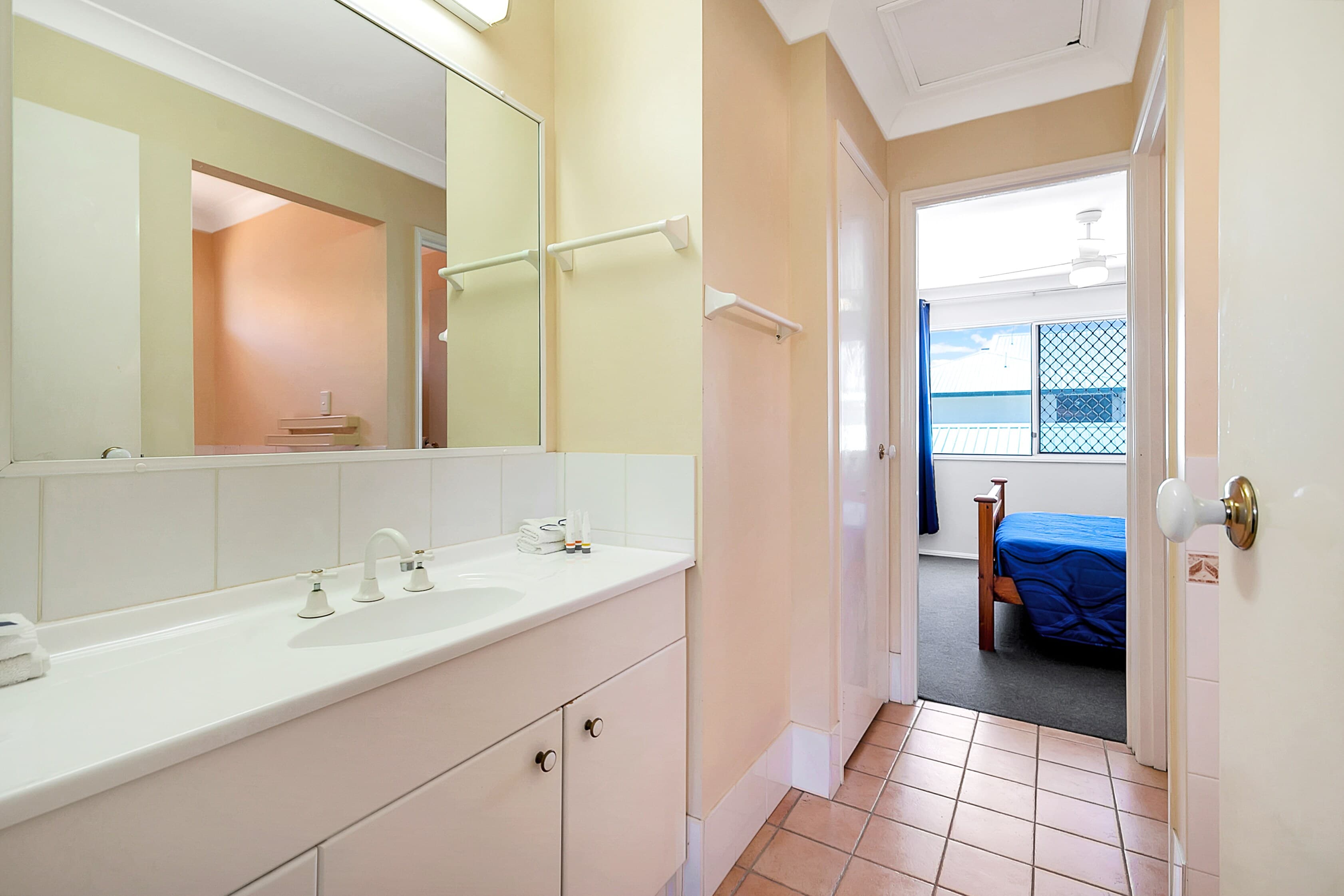 Comfort Hotel Pacific Cleveland — 7