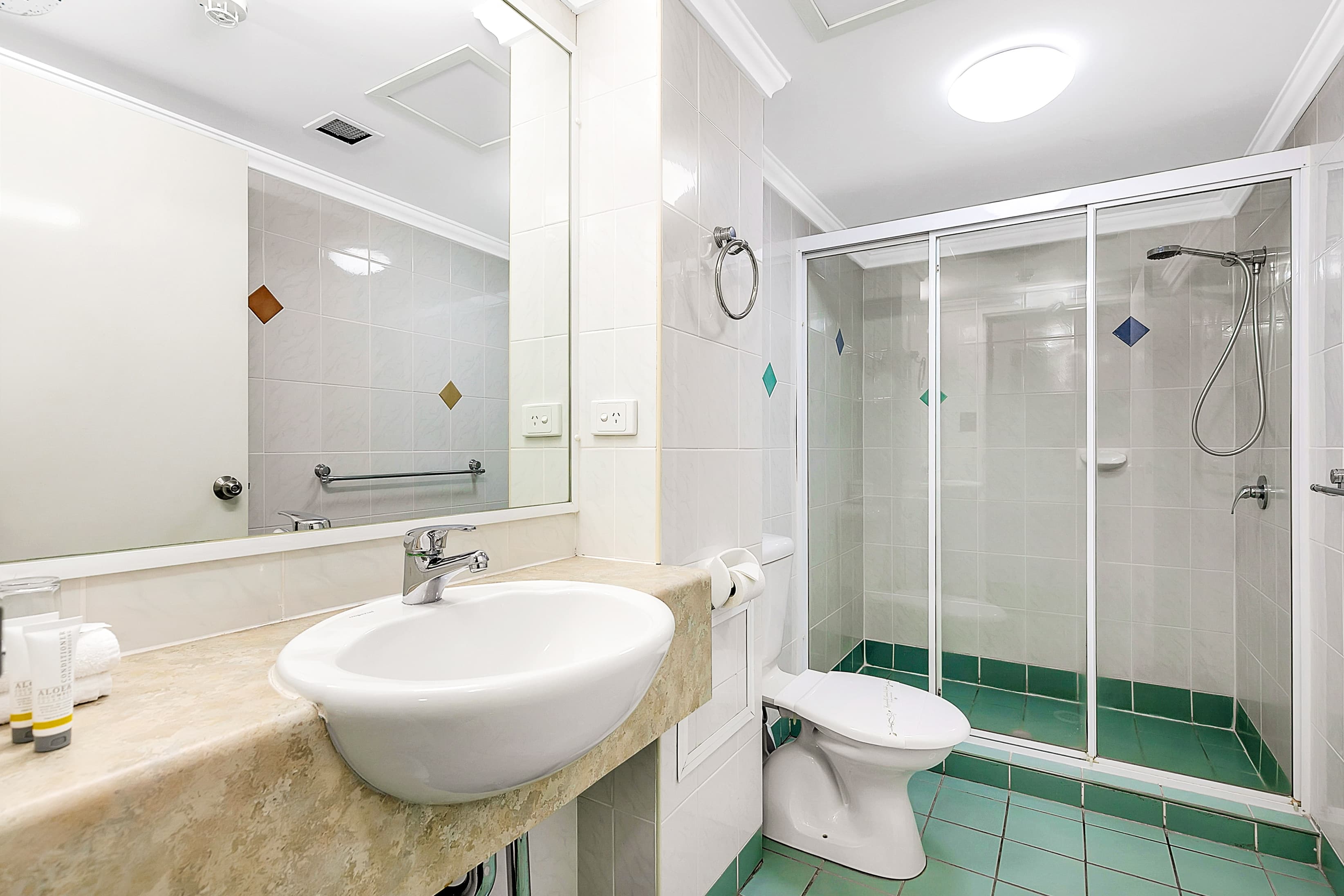 Comfort Hotel Pacific Cleveland — 11