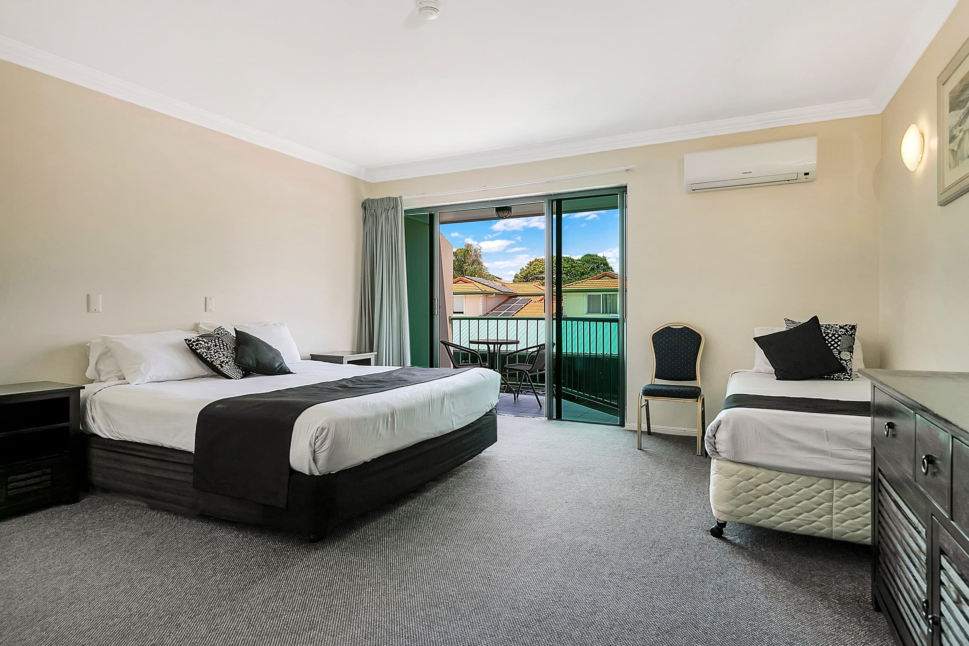 Comfort Hotel Pacific Cleveland — 14
