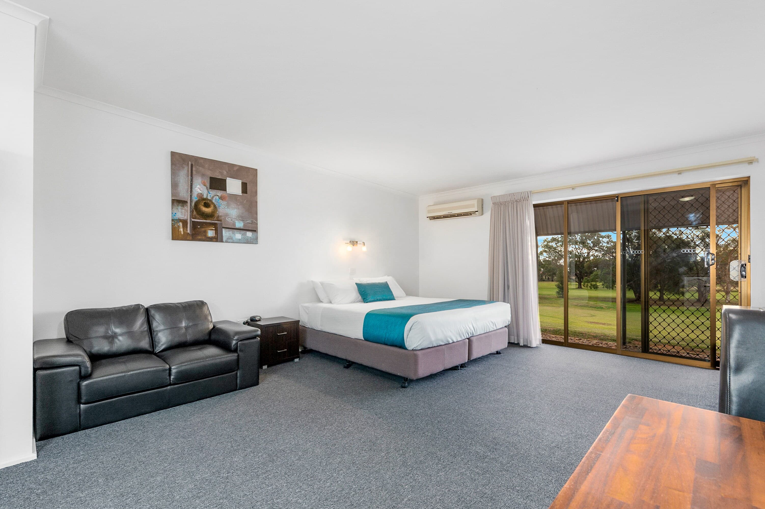 Comfort Inn & Suites Riverland - Image 2