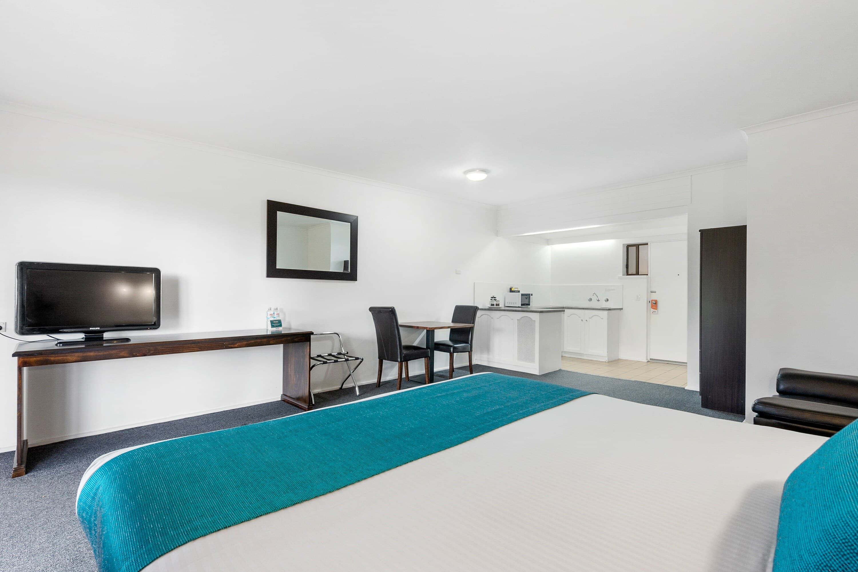 Comfort Inn & Suites Riverland - Image 3