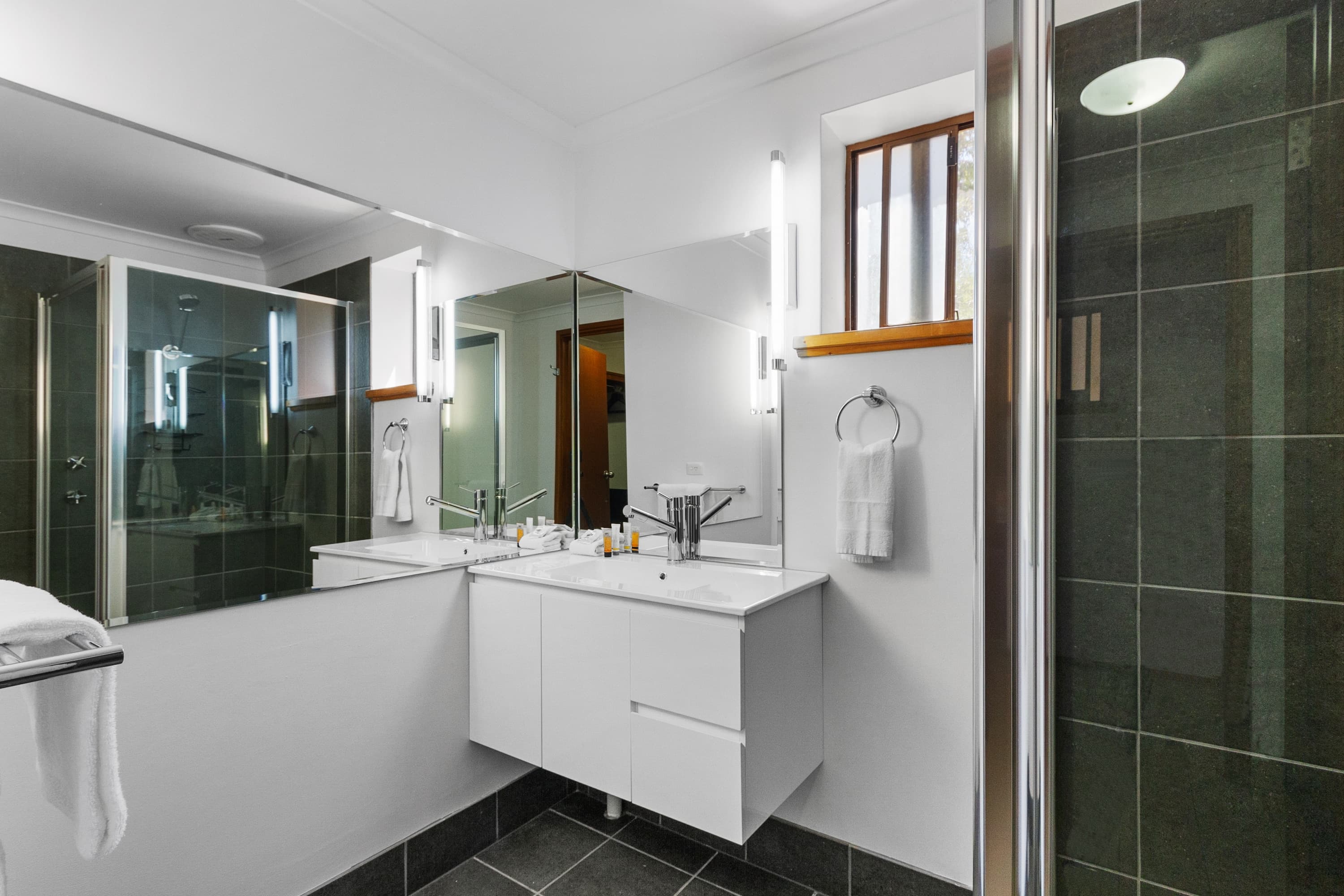Comfort Inn & Suites Riverland — 8