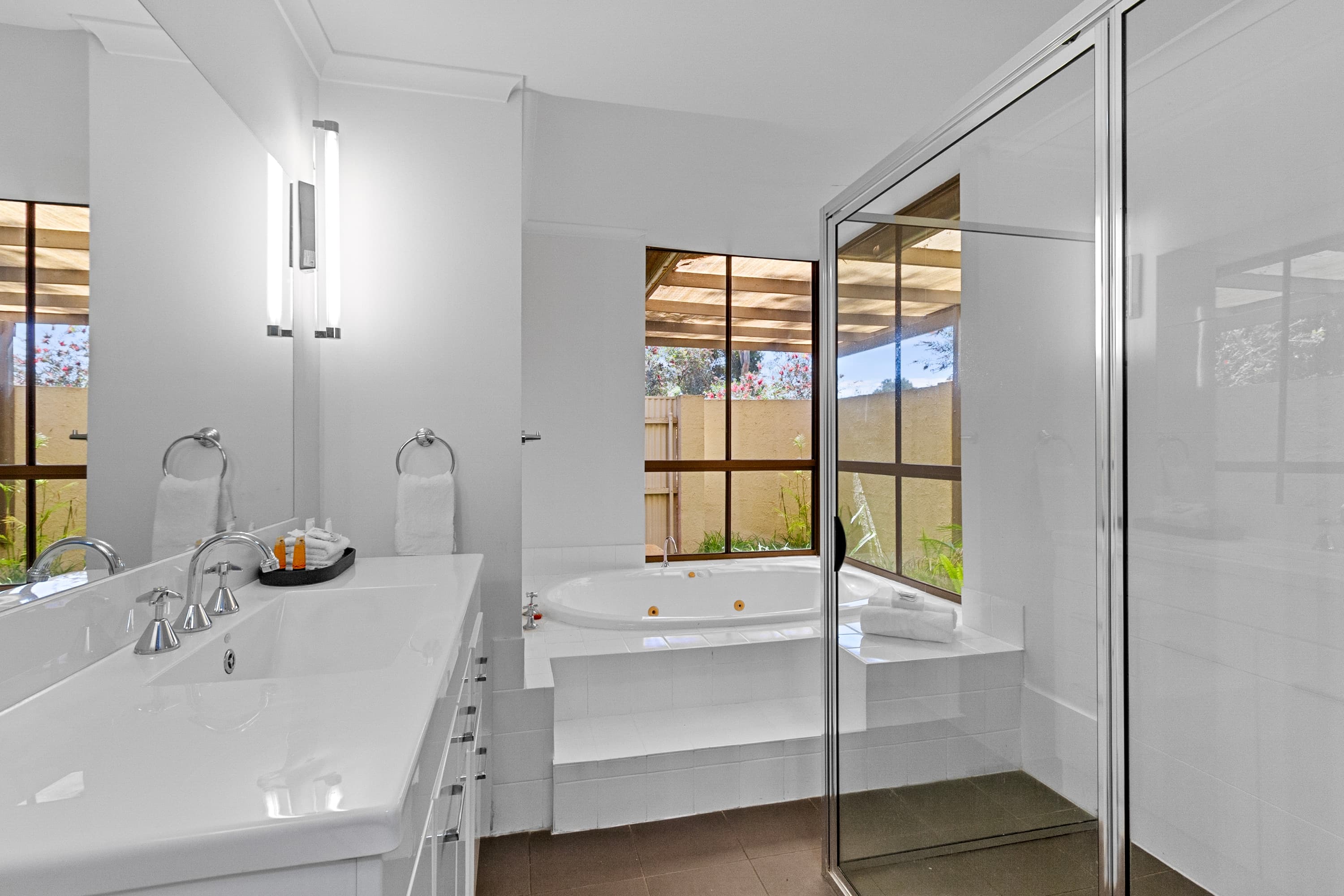 Comfort Inn & Suites Riverland — 16