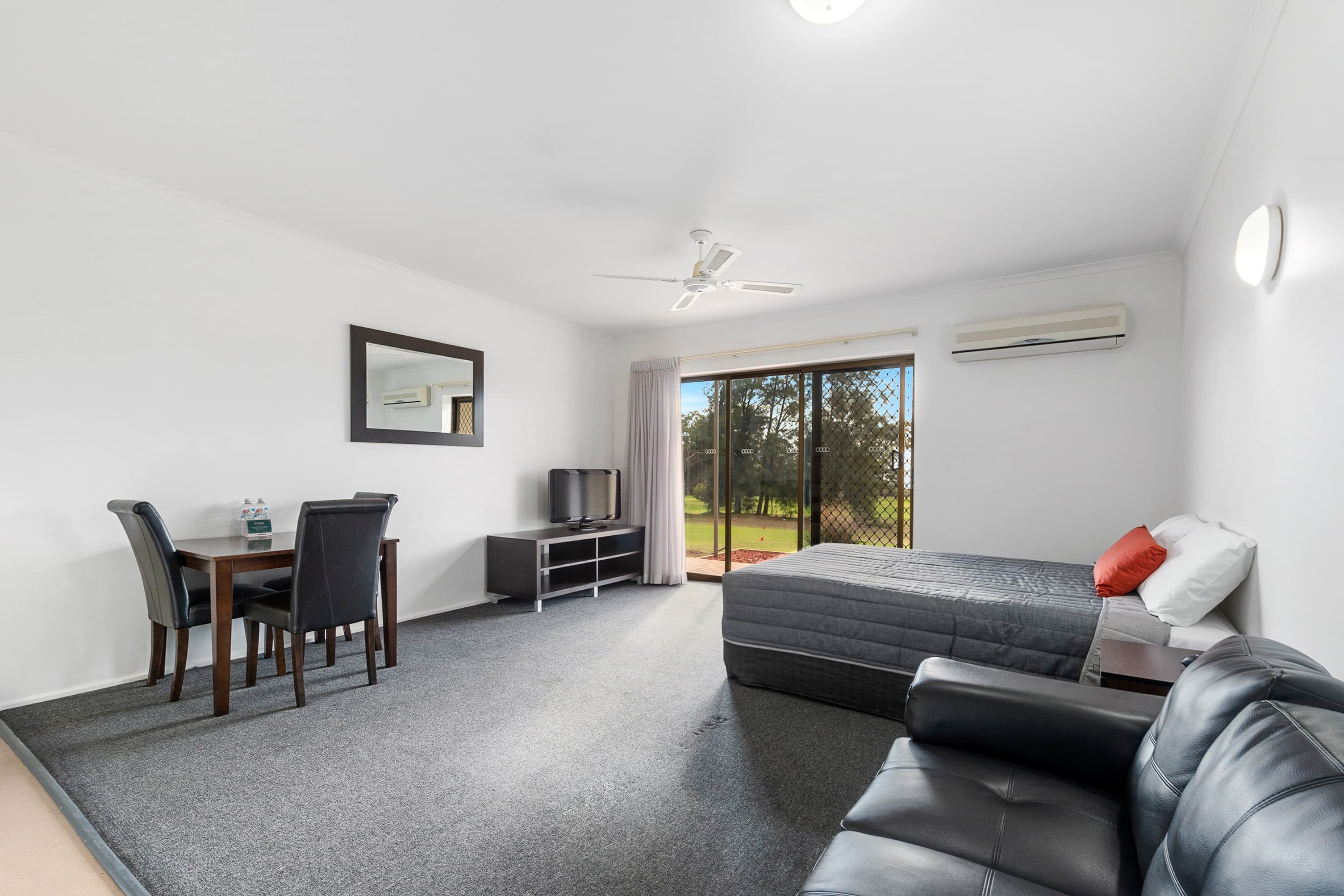Comfort Inn & Suites Riverland — 20