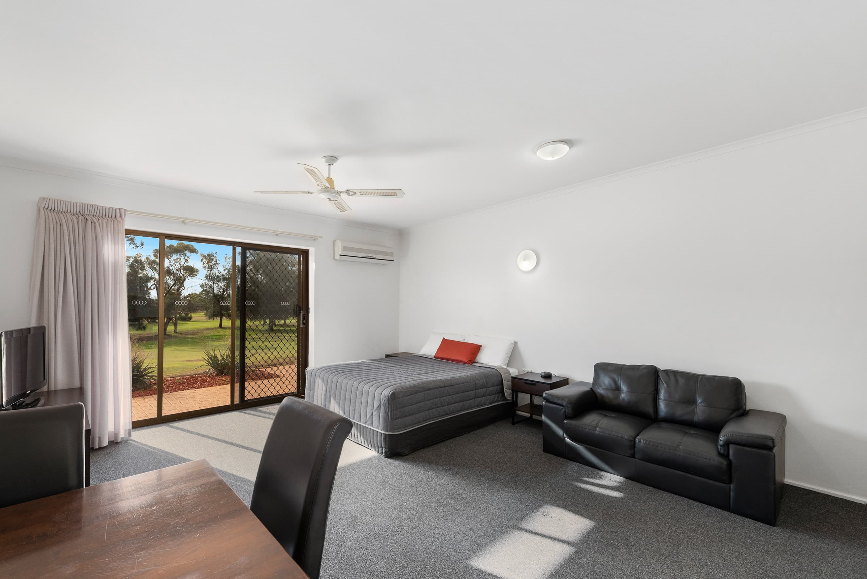 Comfort Inn & Suites Riverland — 21