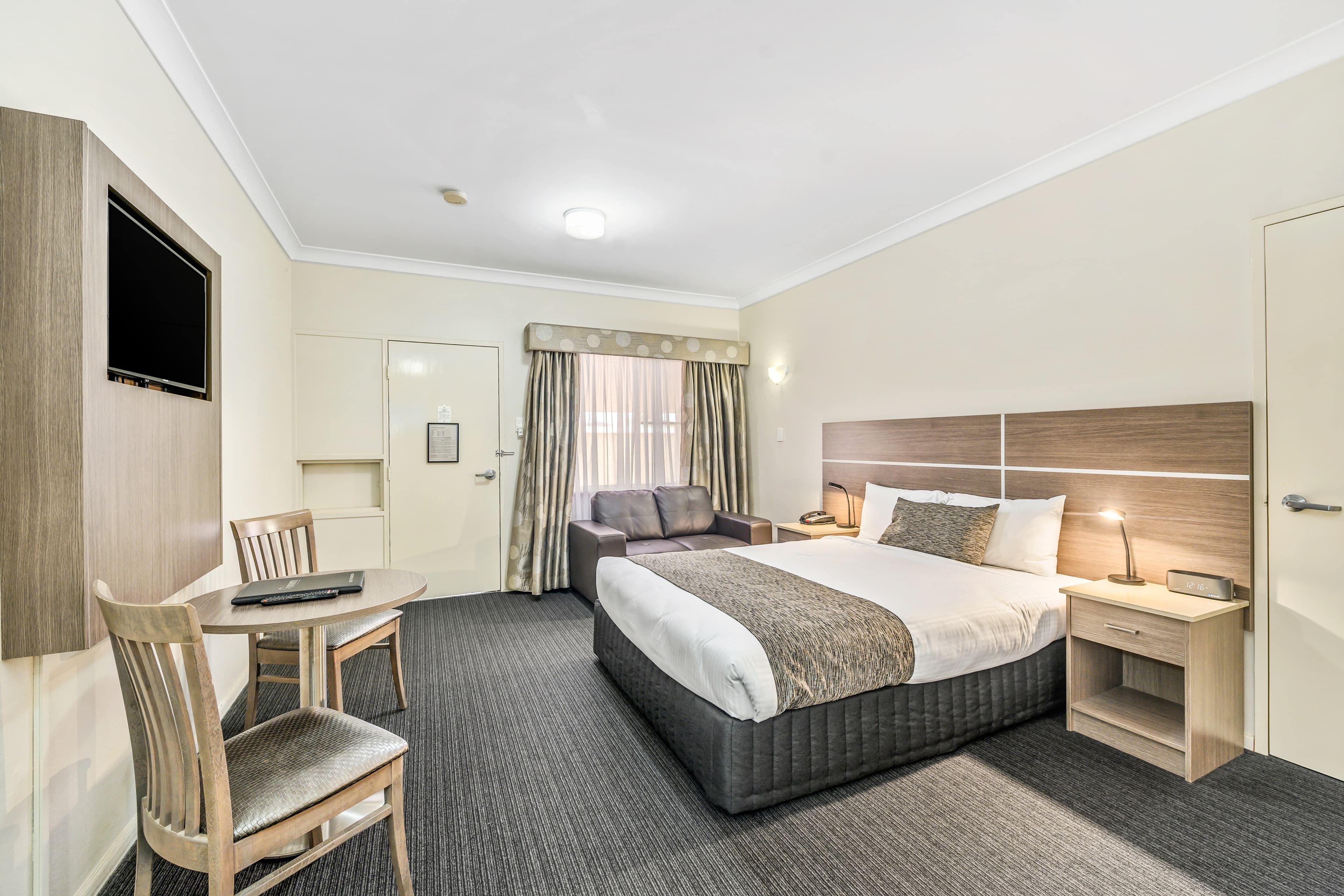 Quality Inn Ashby House Tamworth - Image 2