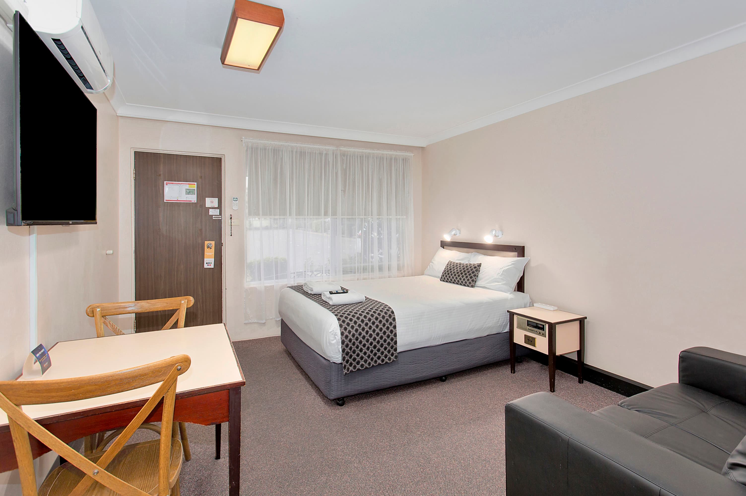 Econo Lodge Savannah Park Tamworth — 11
