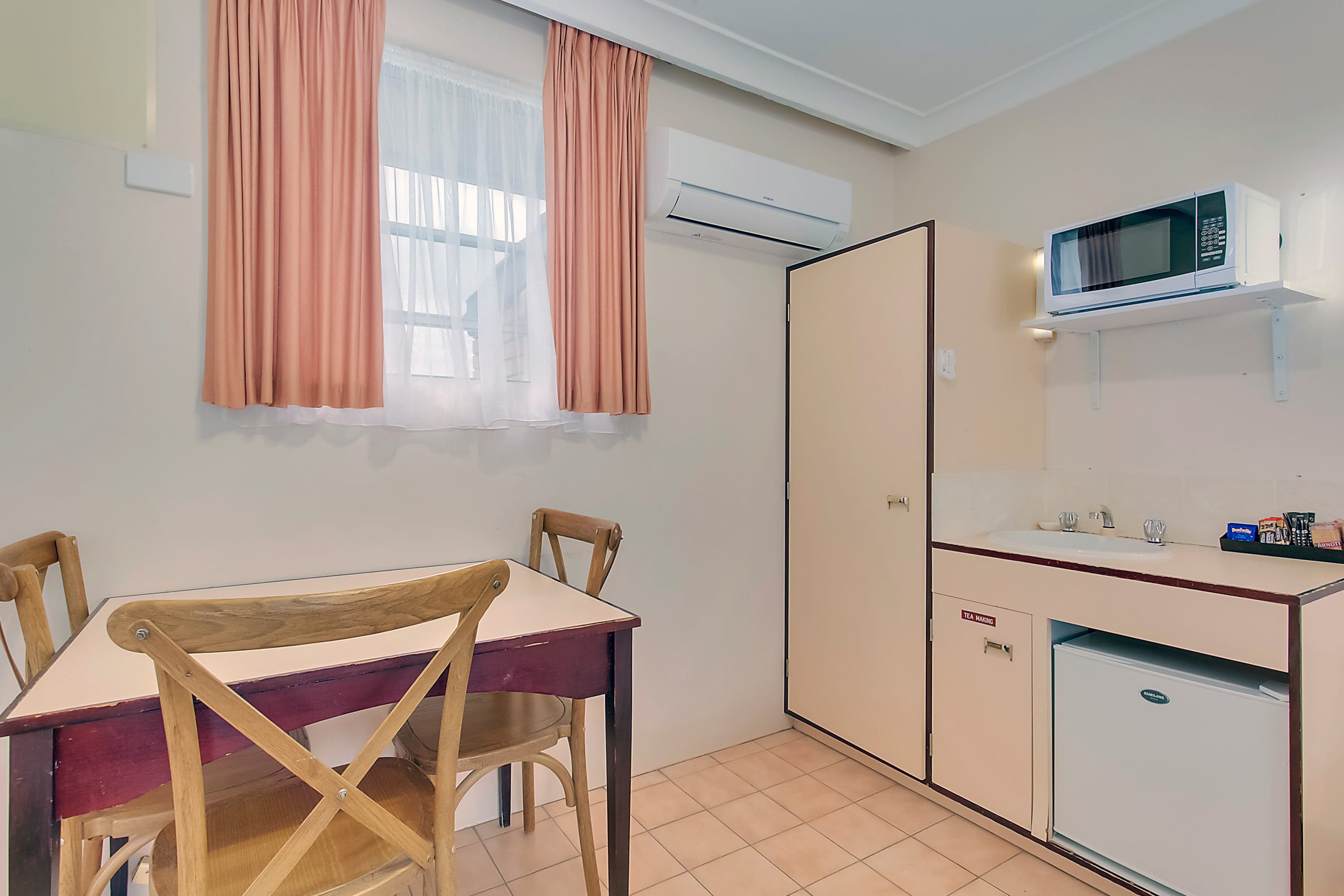 Econo Lodge Savannah Park Tamworth — 18