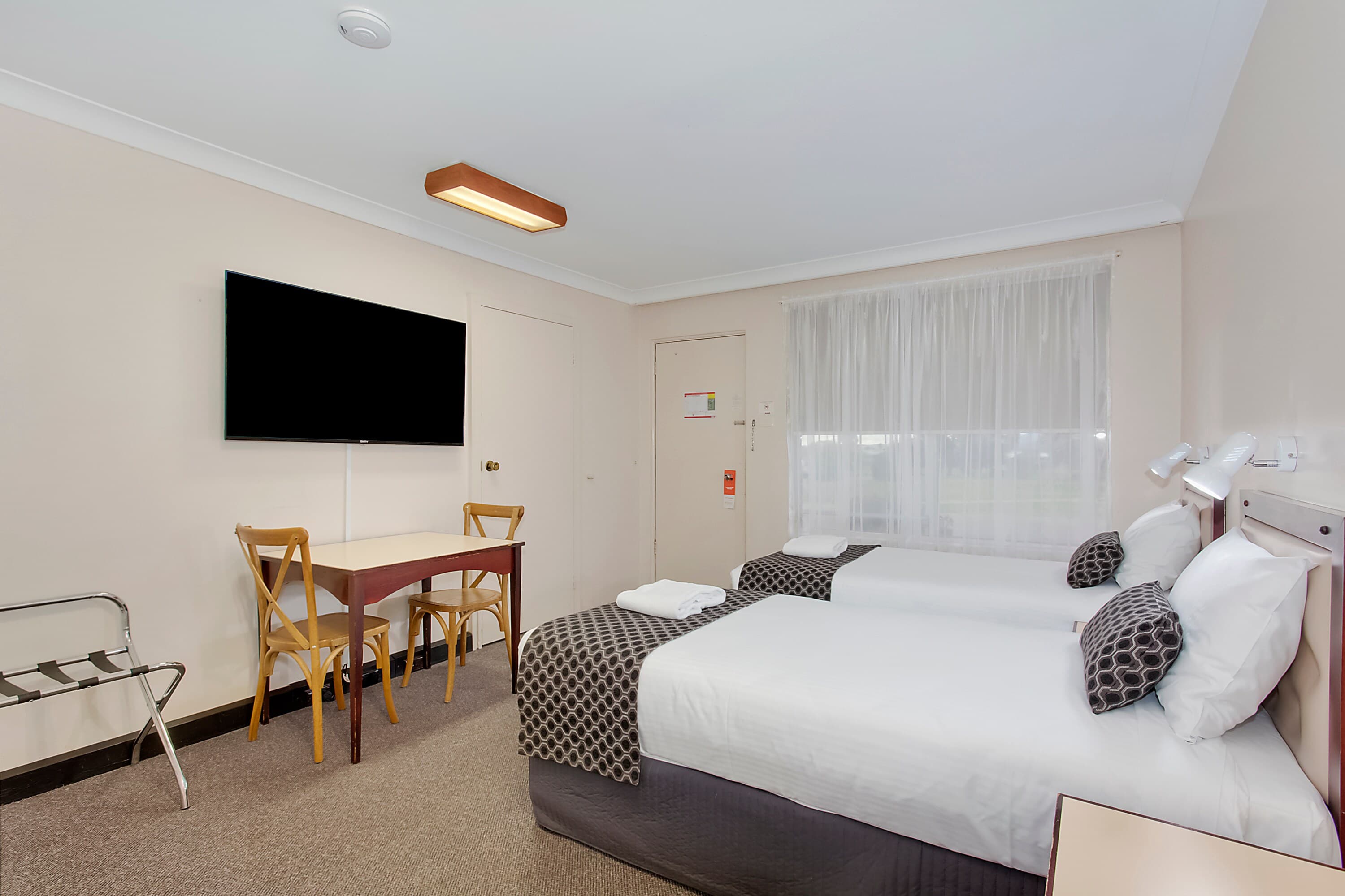 Econo Lodge Savannah Park Tamworth — 13