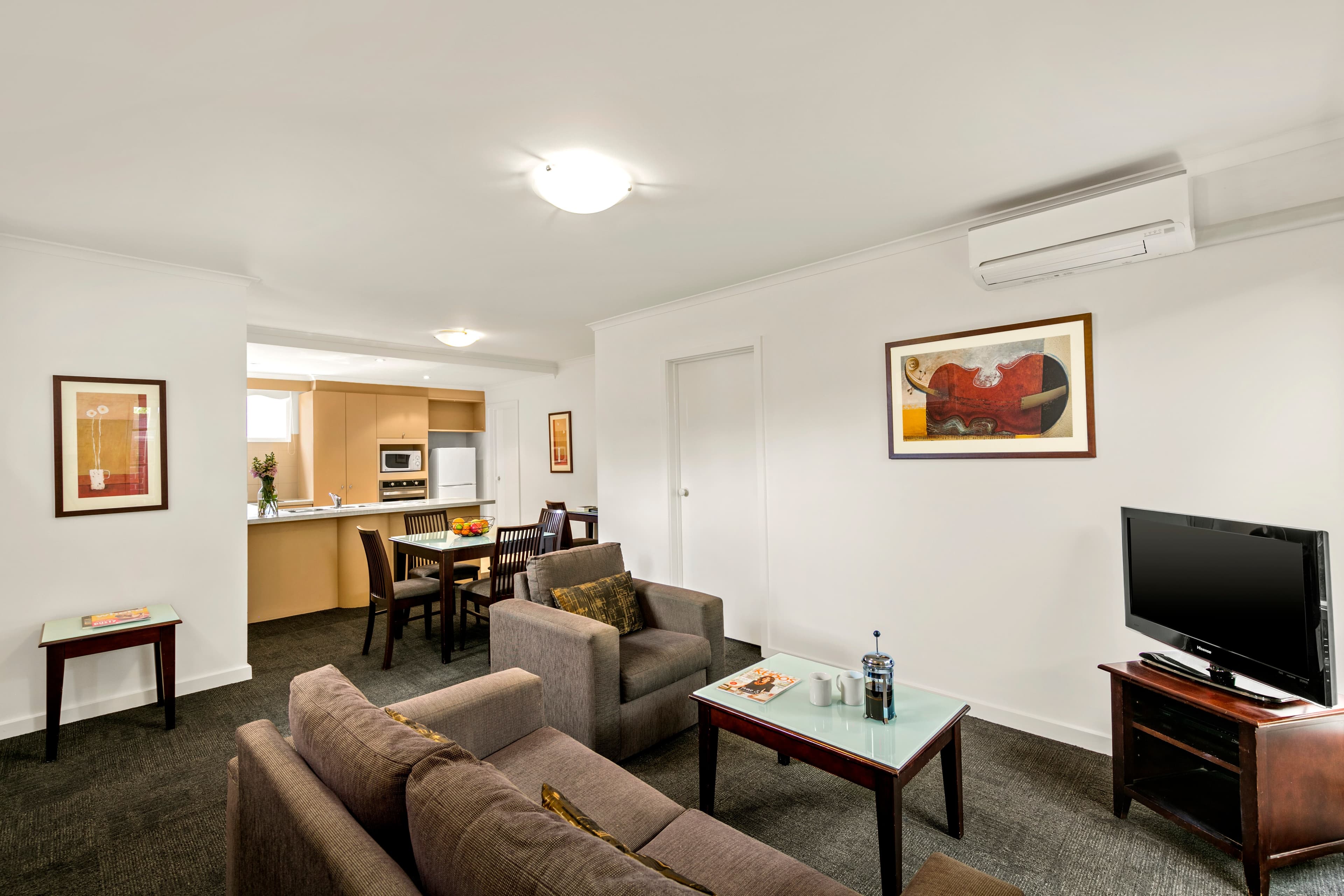 Comfort Apartments Royal Gardens - Image 3