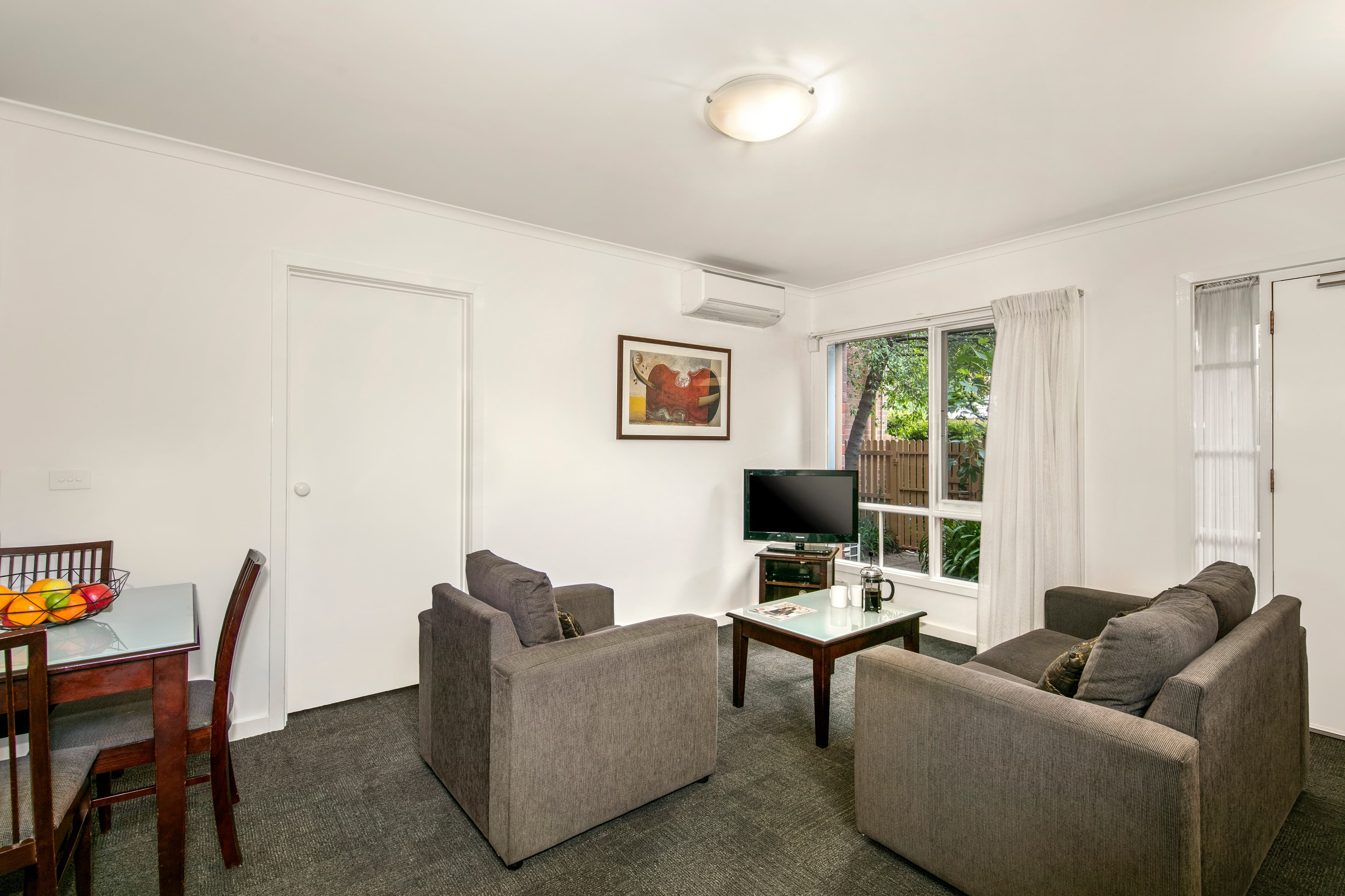 Comfort Apartments Royal Gardens - Image 5