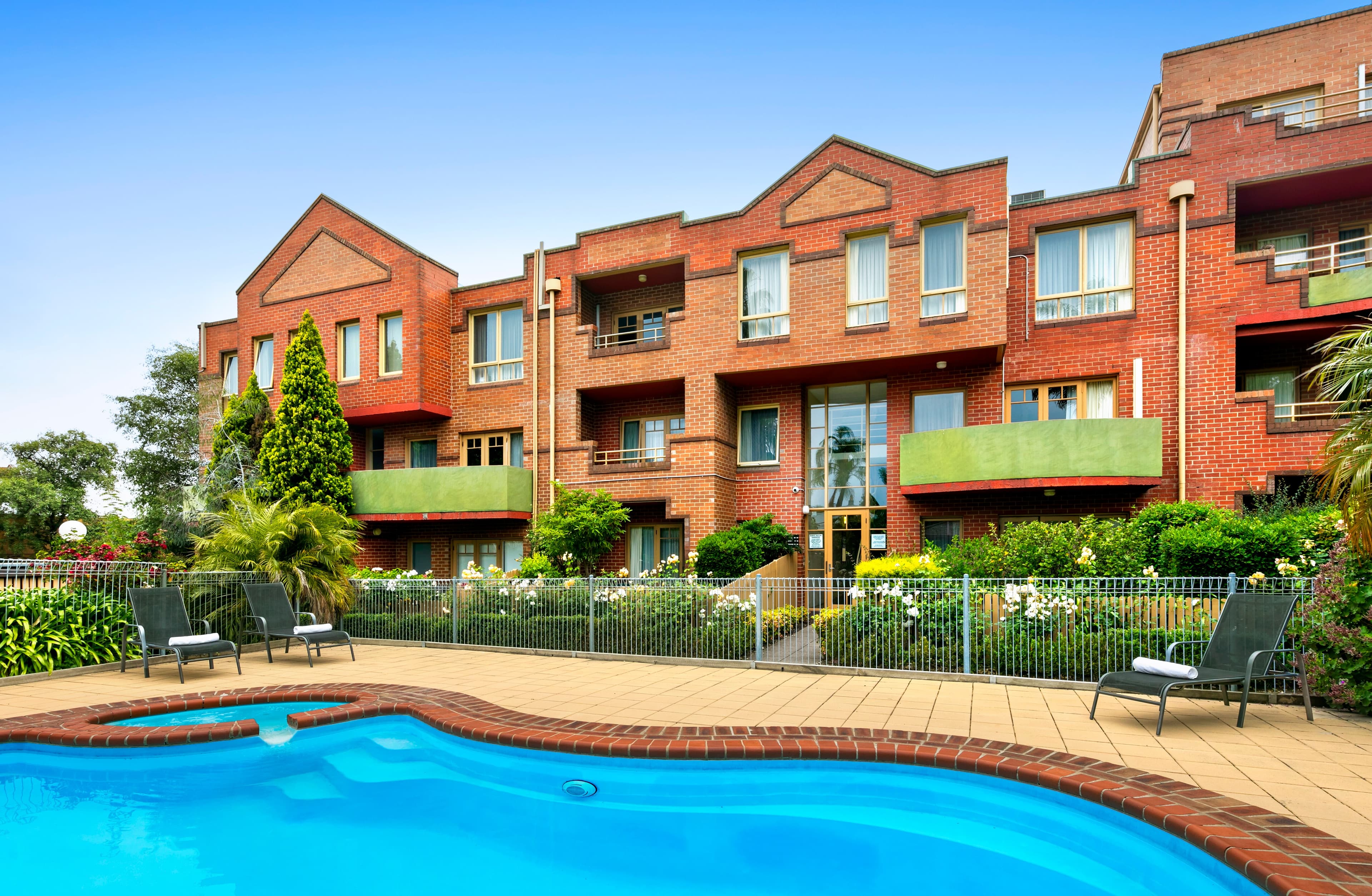 Comfort Apartments Royal Gardens - Image 1
