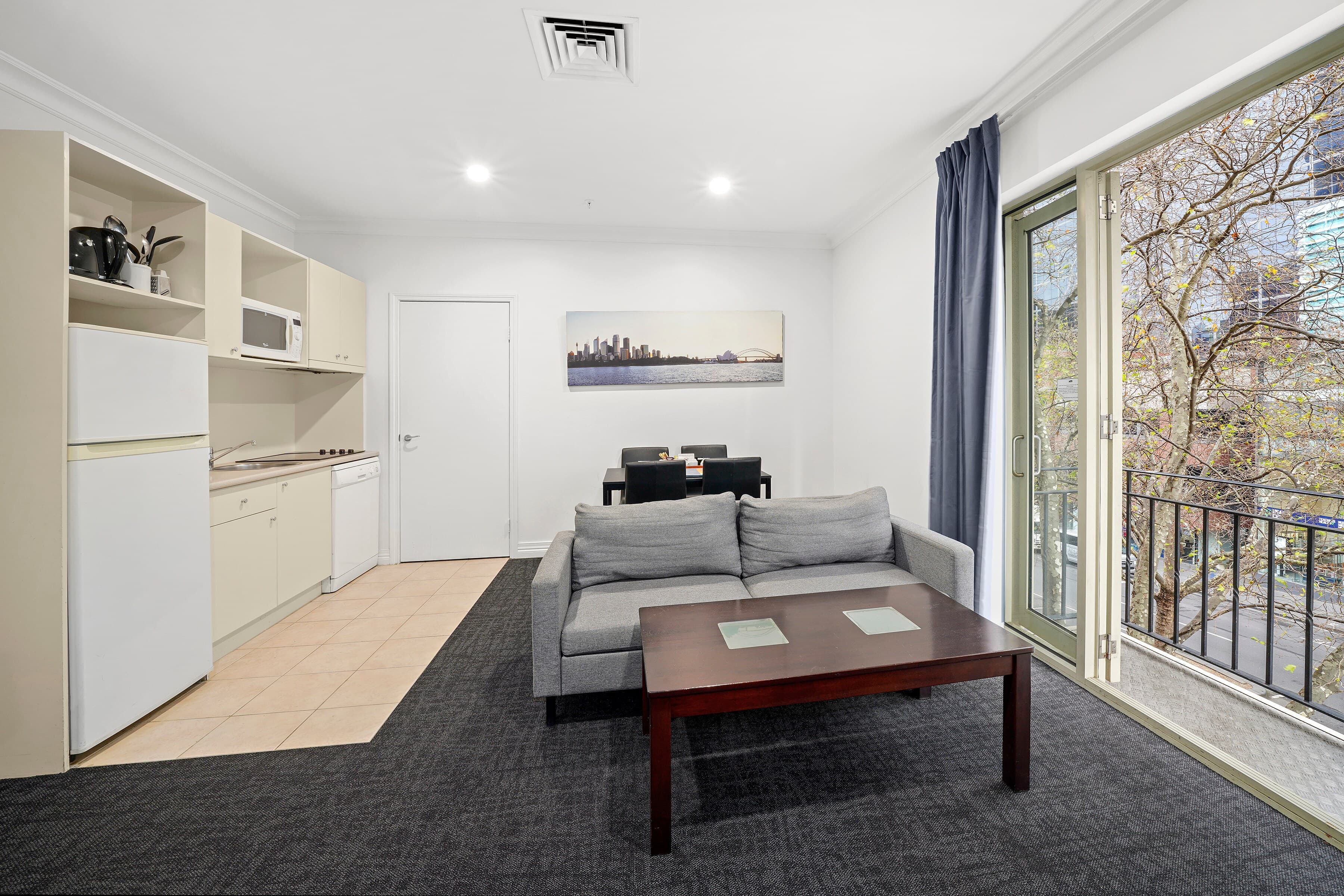 Comfort Apartments Melbourne Central - Image 4