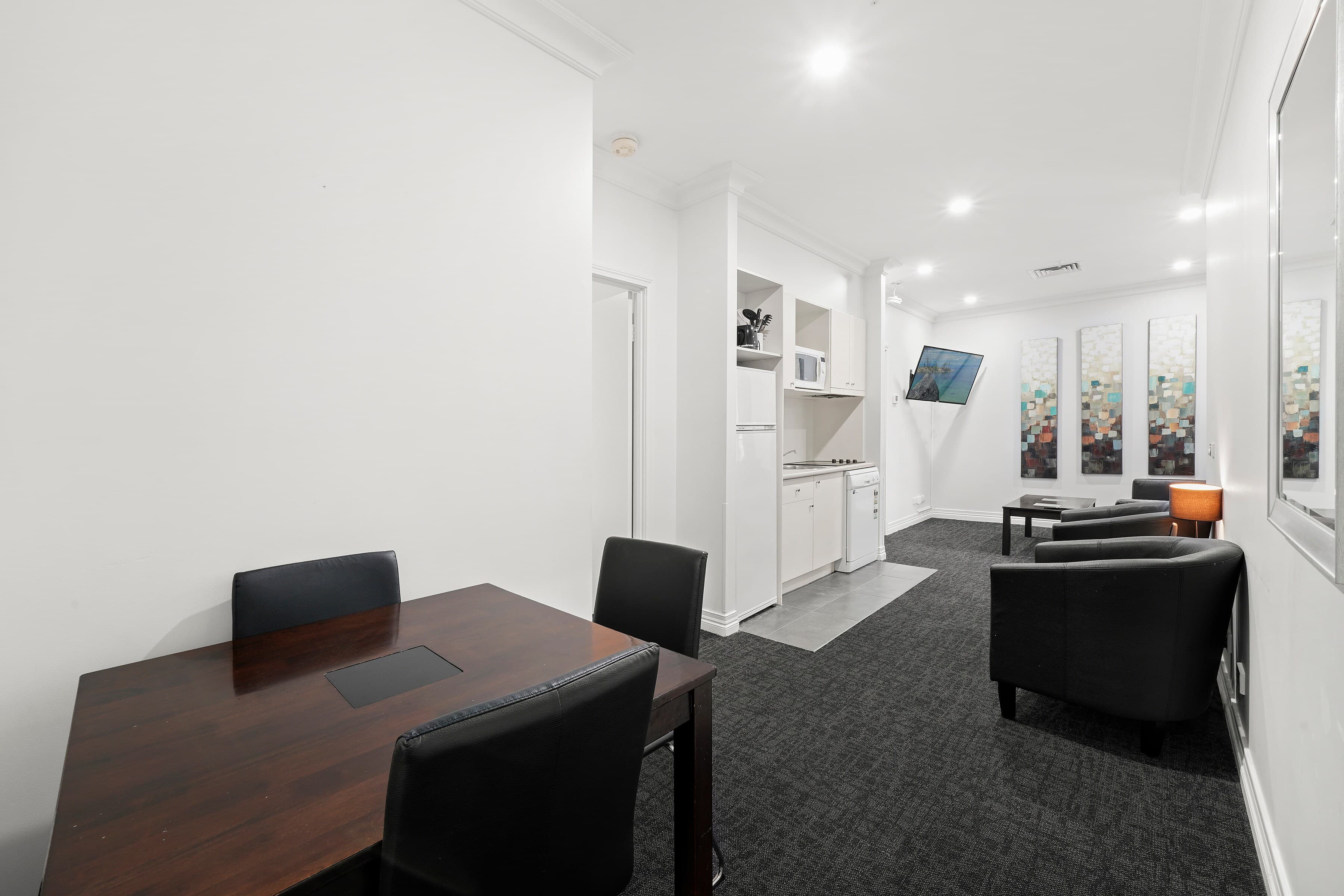 Comfort Apartments Melbourne Central — 56