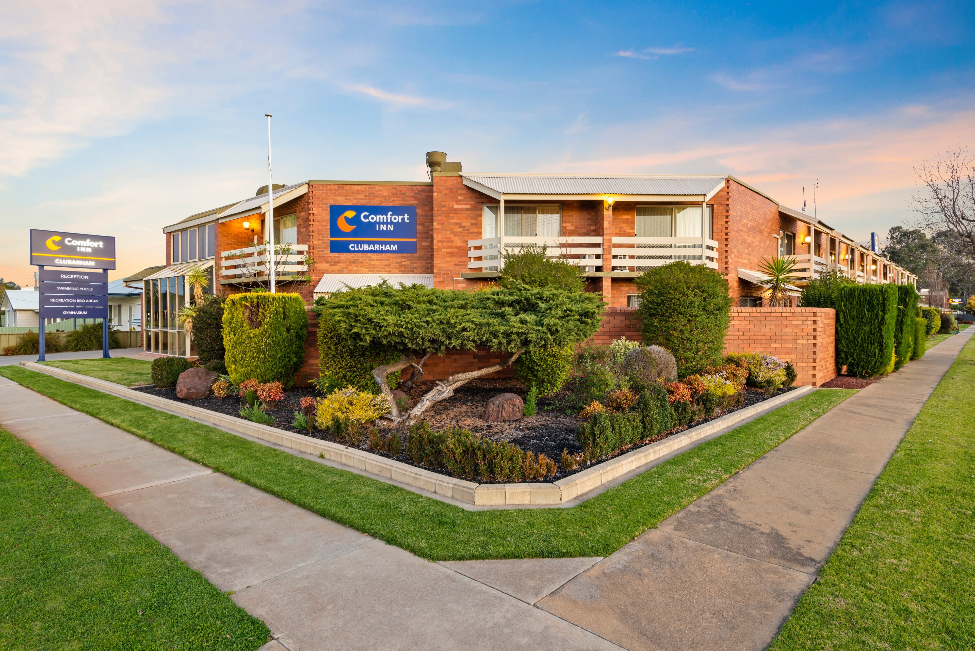 Comfort Inn Clubarham - Image 1