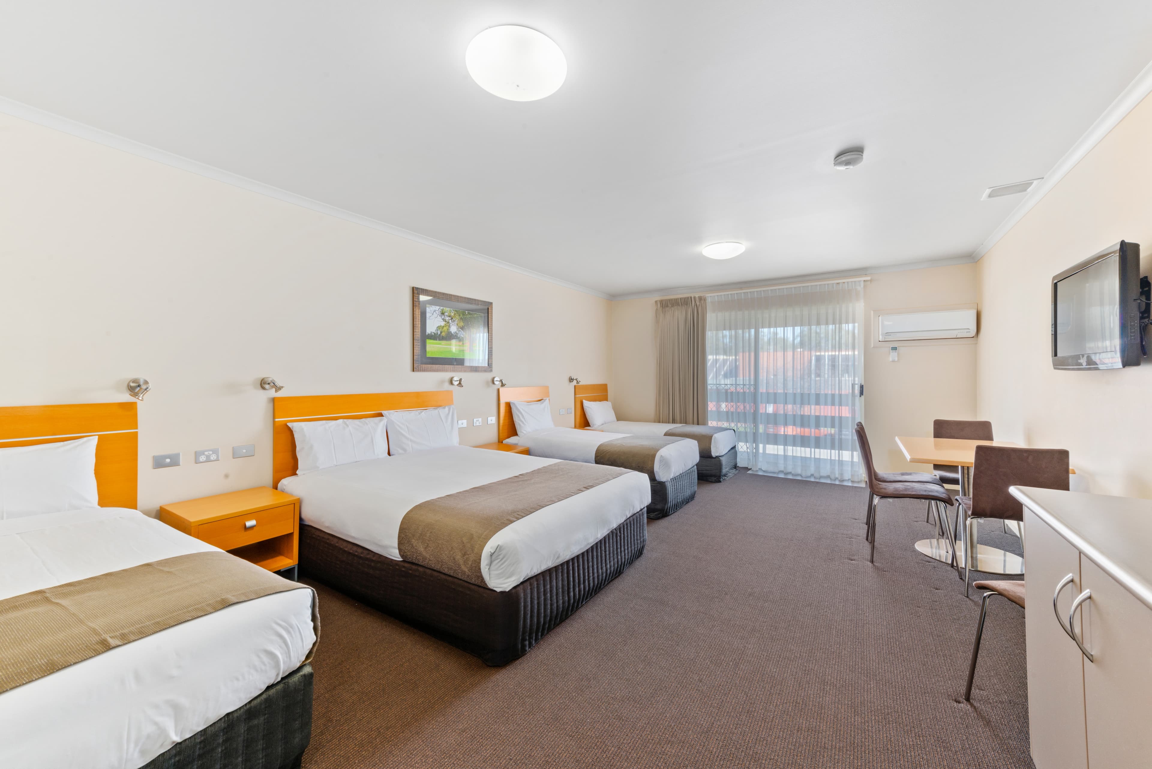 Comfort Inn Clubarham — 9