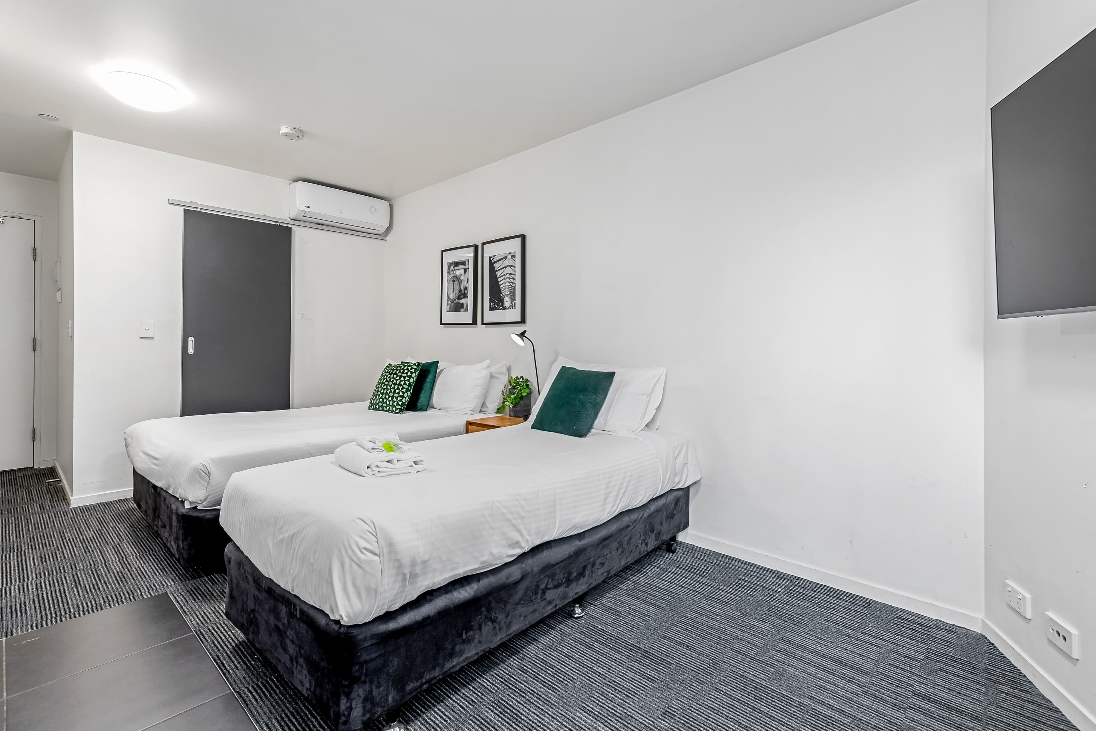 Quality Apartments North Melbourne - Image 2