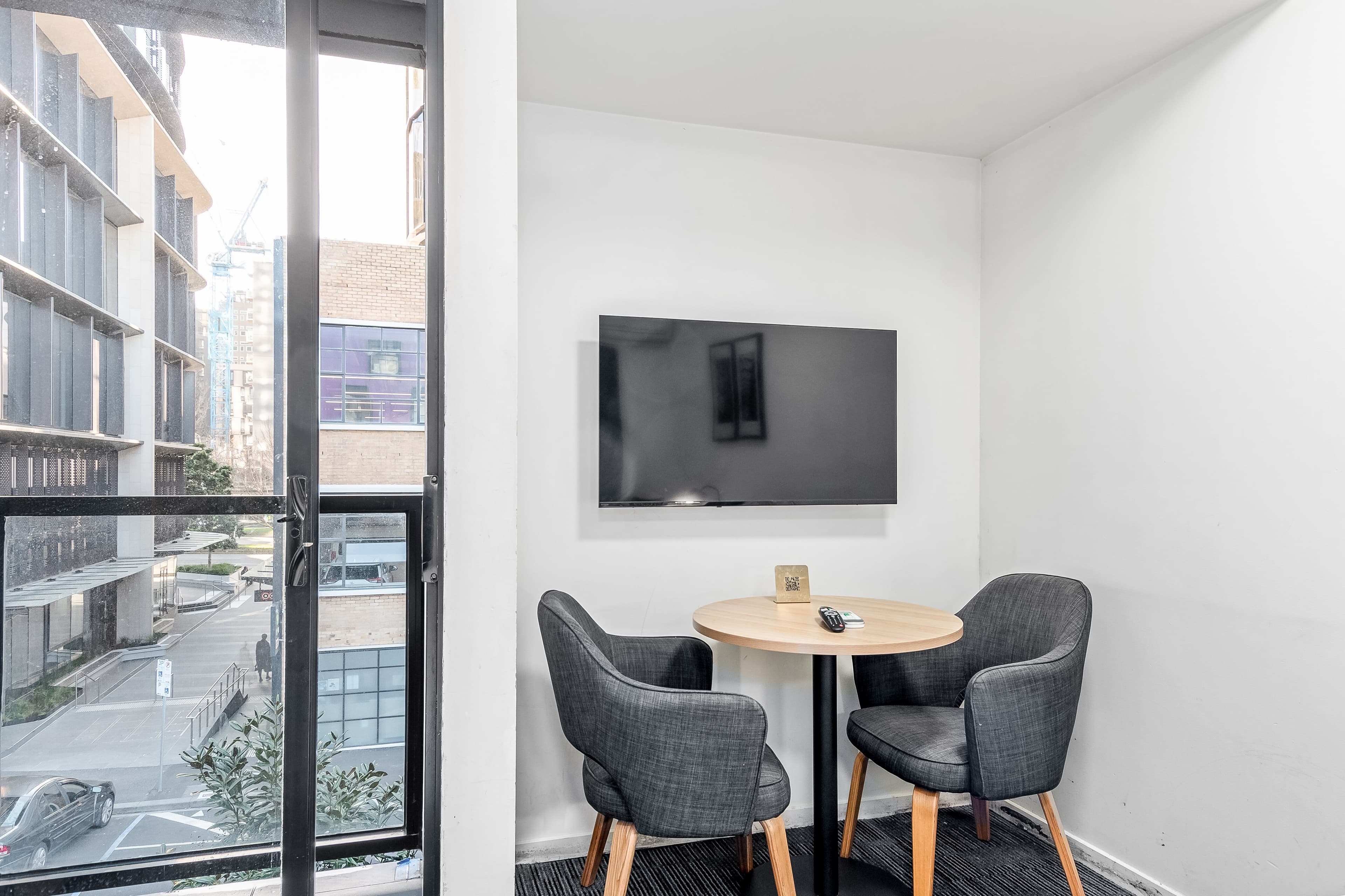 Quality Apartments North Melbourne - Image 4