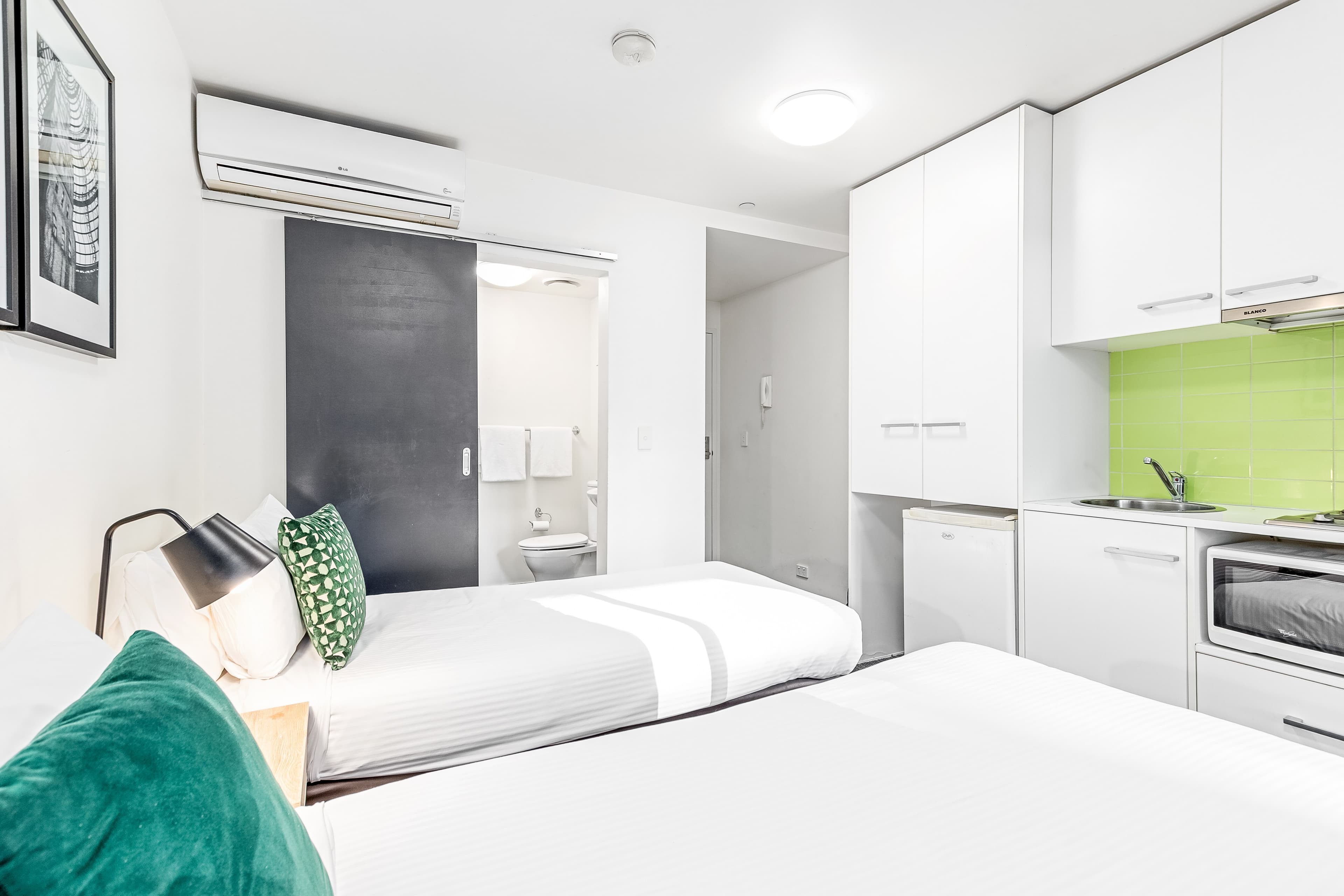 Quality Apartments North Melbourne — 9