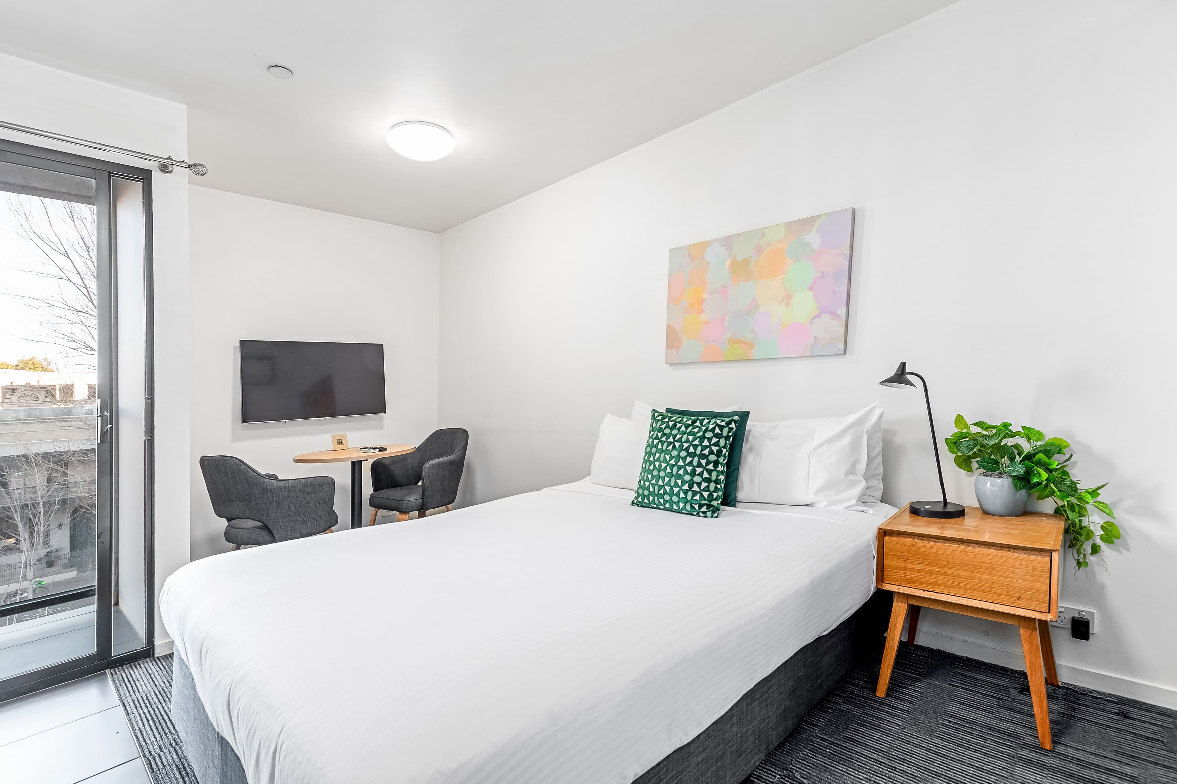 Quality Apartments North Melbourne - Image 1