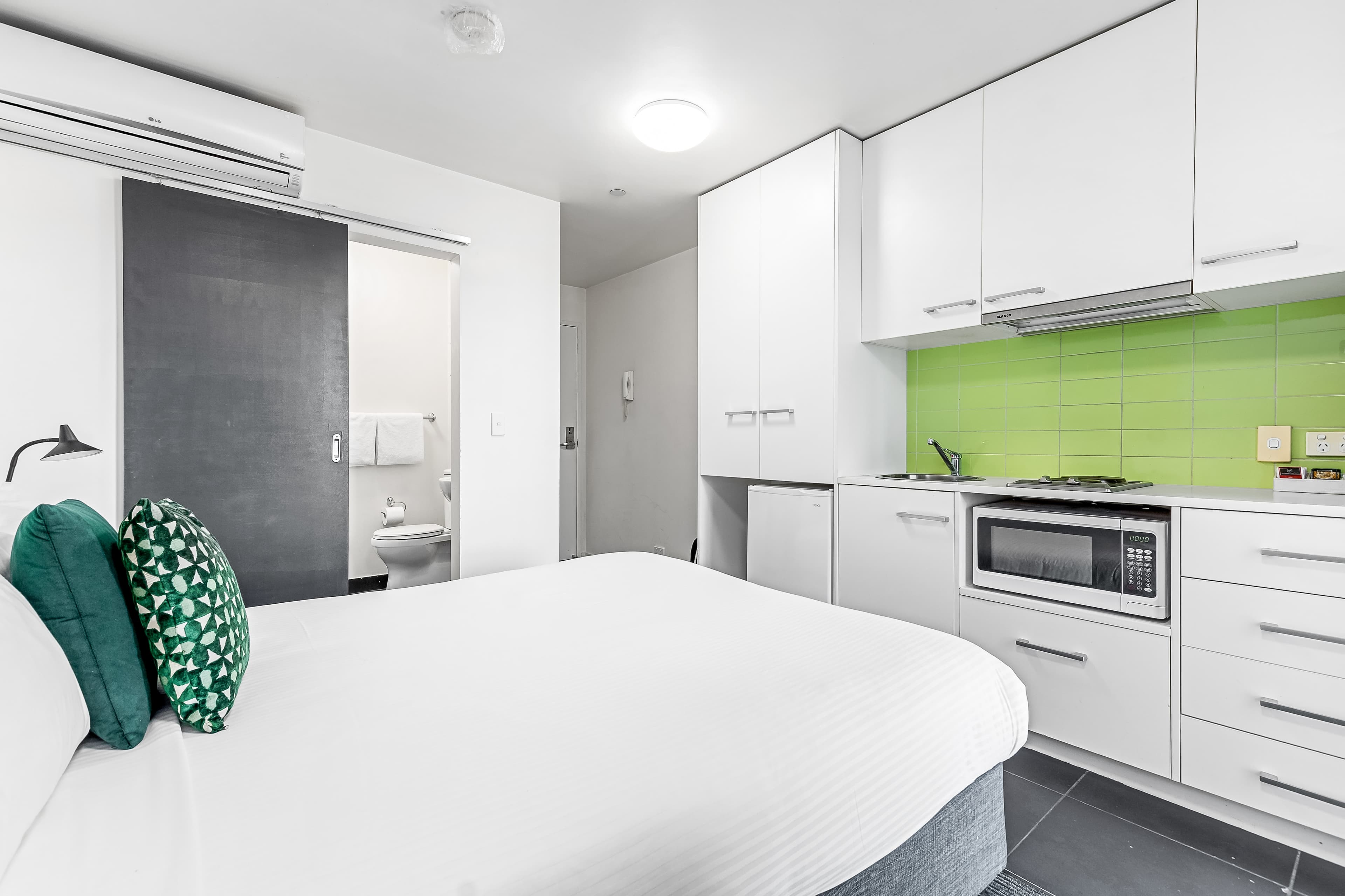 Quality Apartments North Melbourne — 16