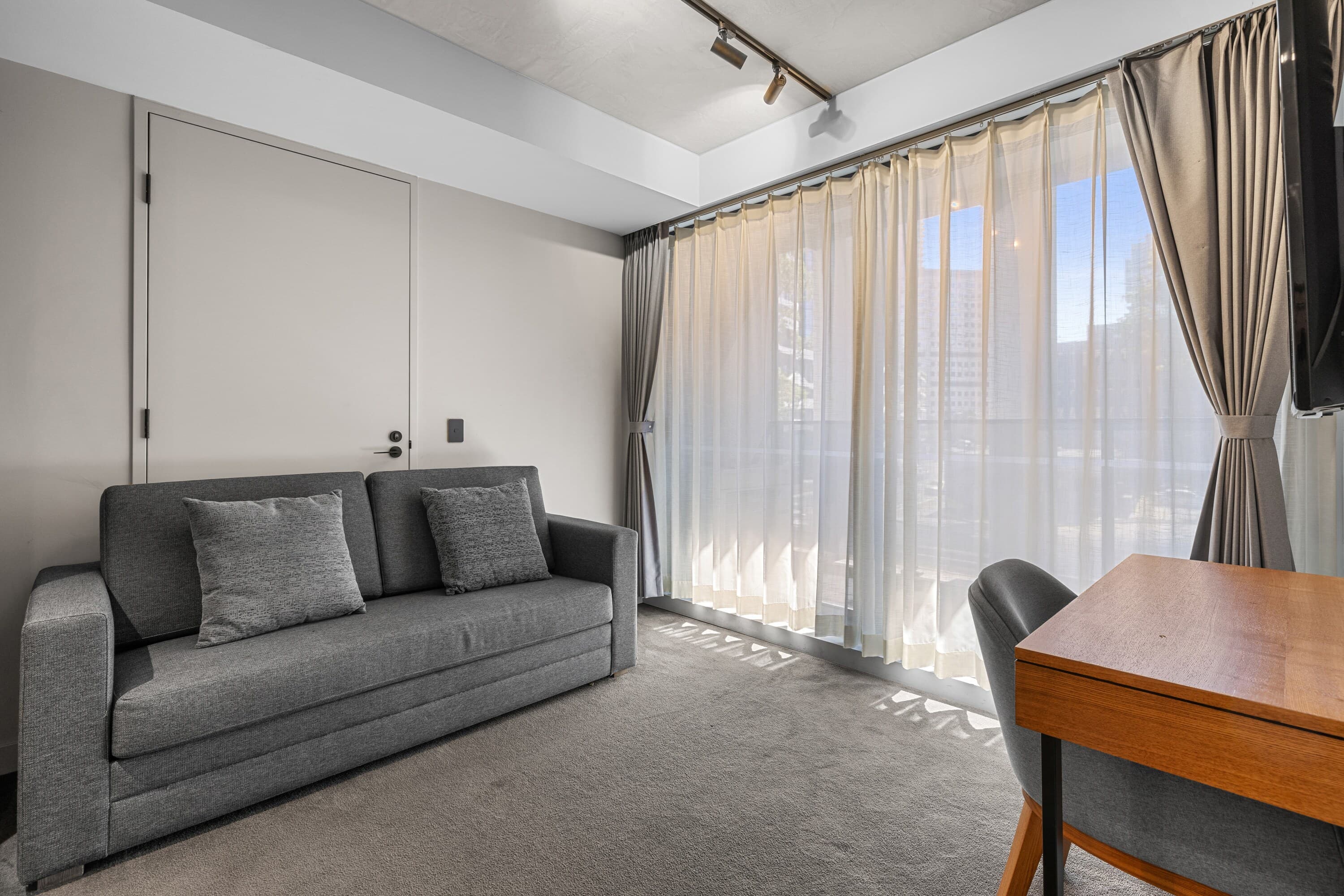 Clarion Apartments South Melbourne - Image 4