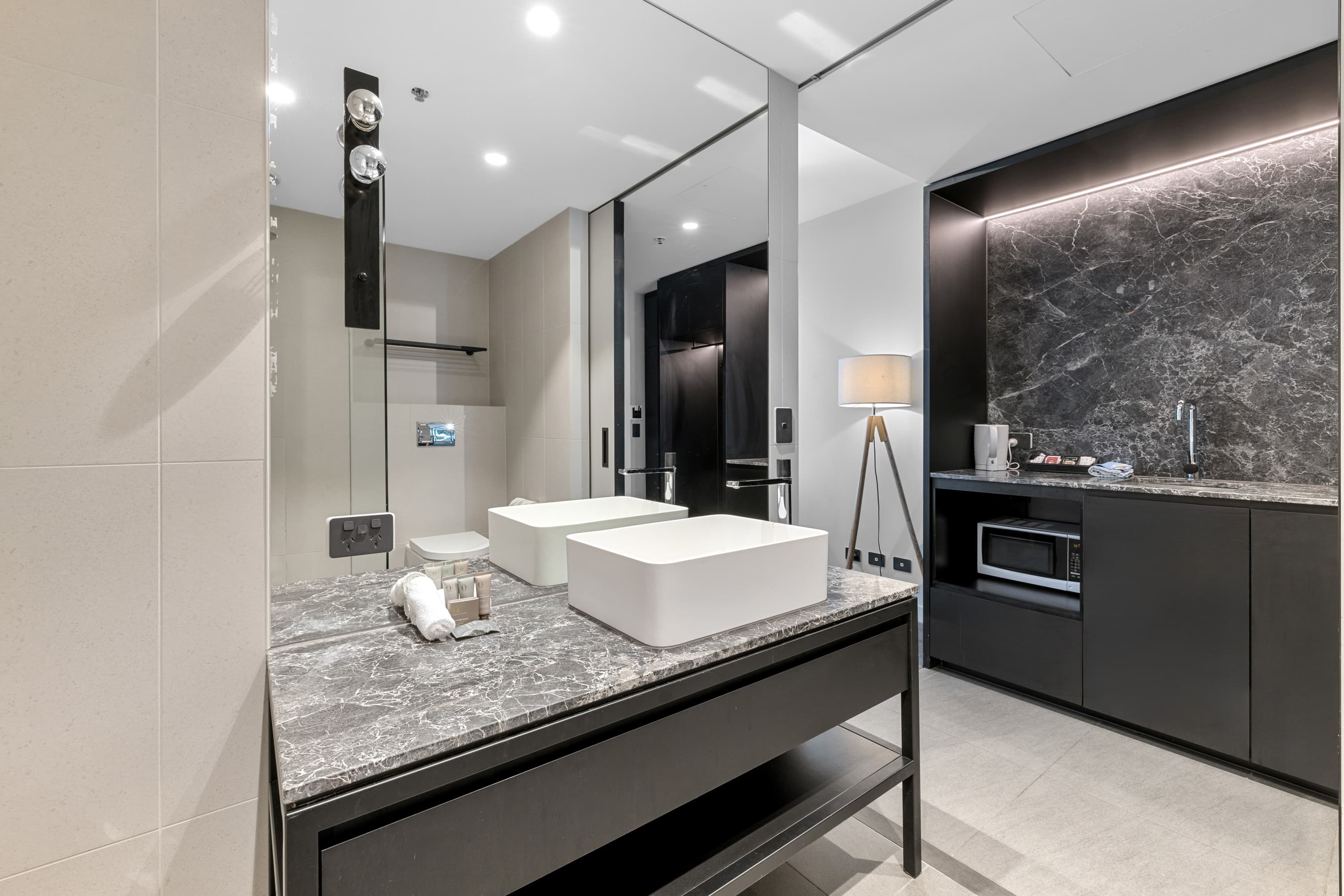 Clarion Apartments South Melbourne - Image 3