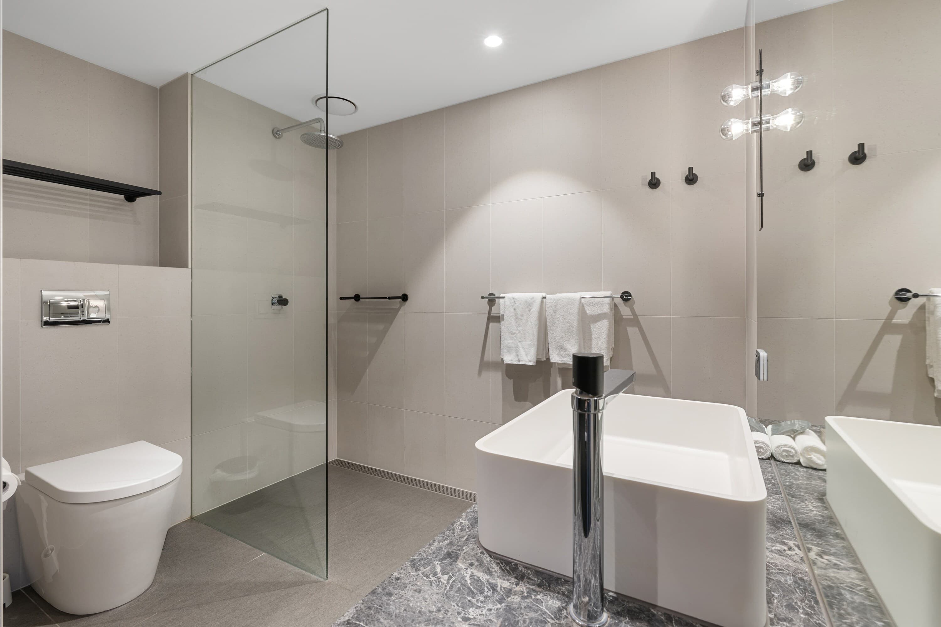 Clarion Apartments South Melbourne - Image 5