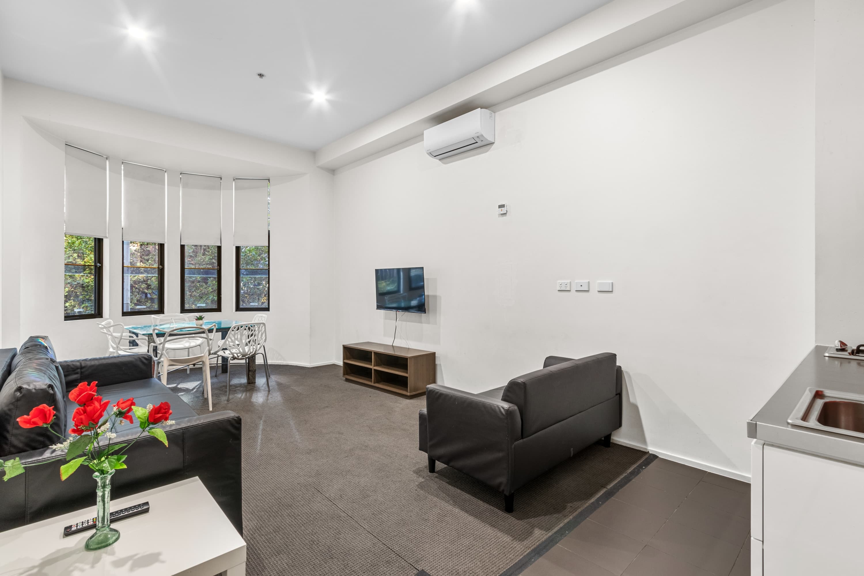 Comfort Apartments on Elizabeth — 17