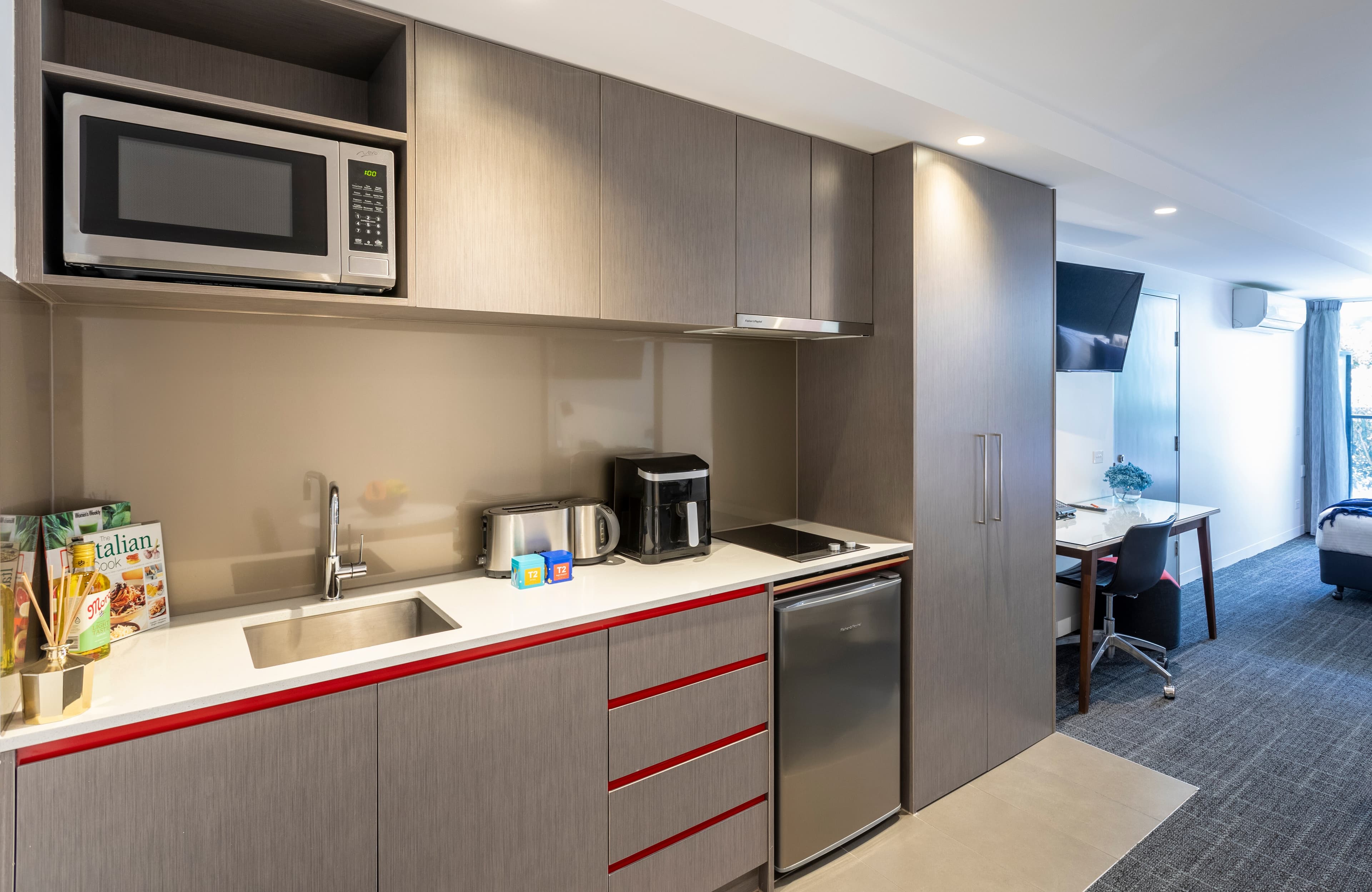 MainStay Suites Abbotsford - Image 4