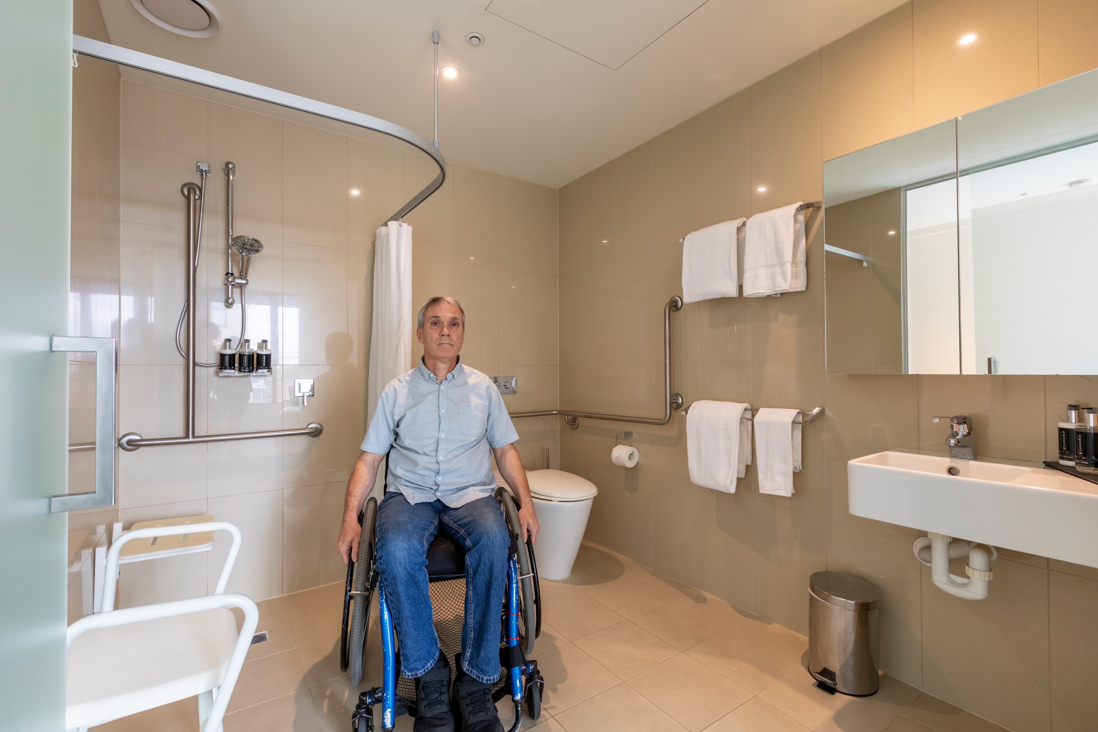 1 King Bed, Mobility Accessible, Kitchenette - Image 7