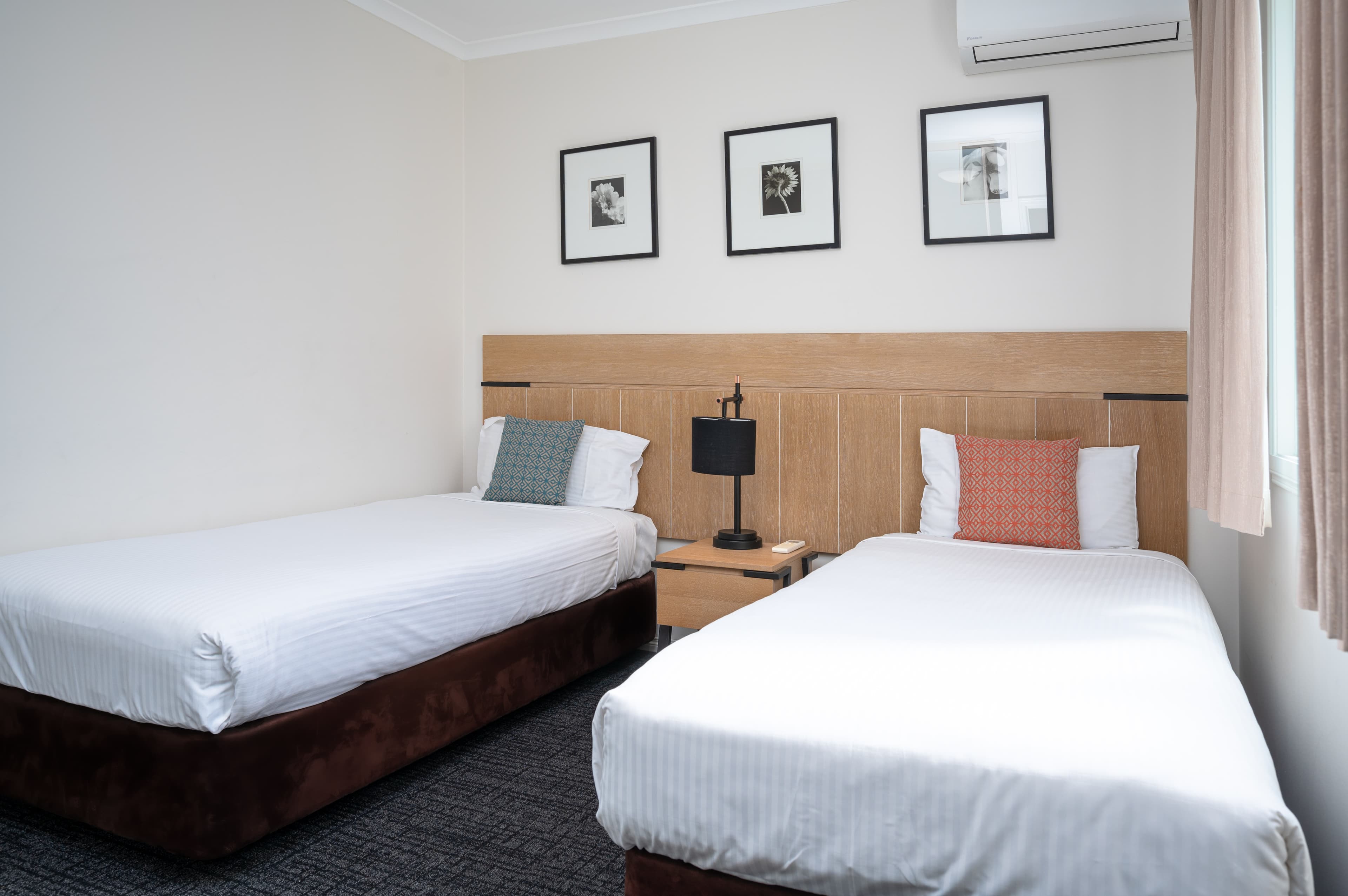 MainStay Suites Kew - Image 2