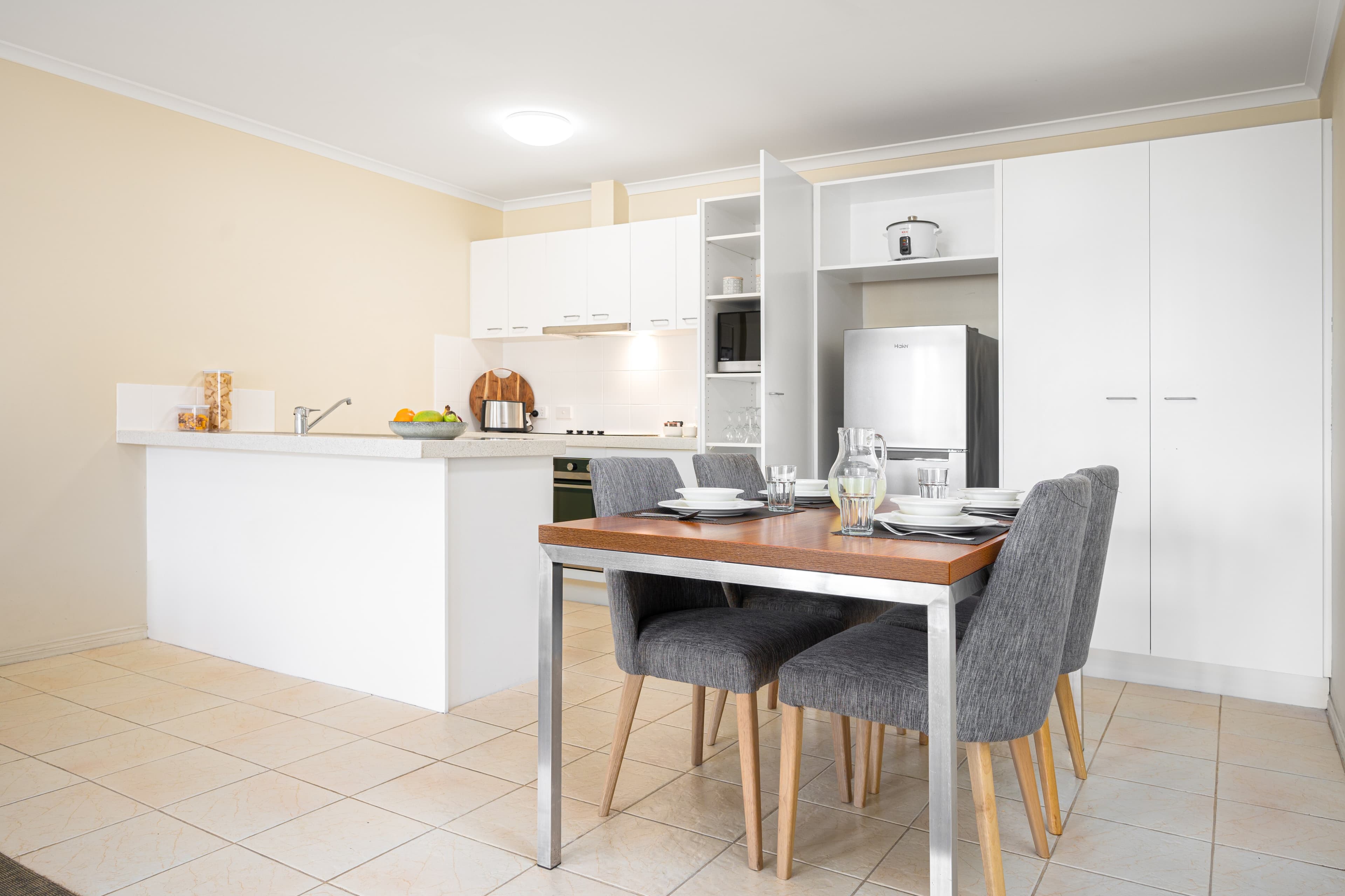 MainStay Suites Kew — 17