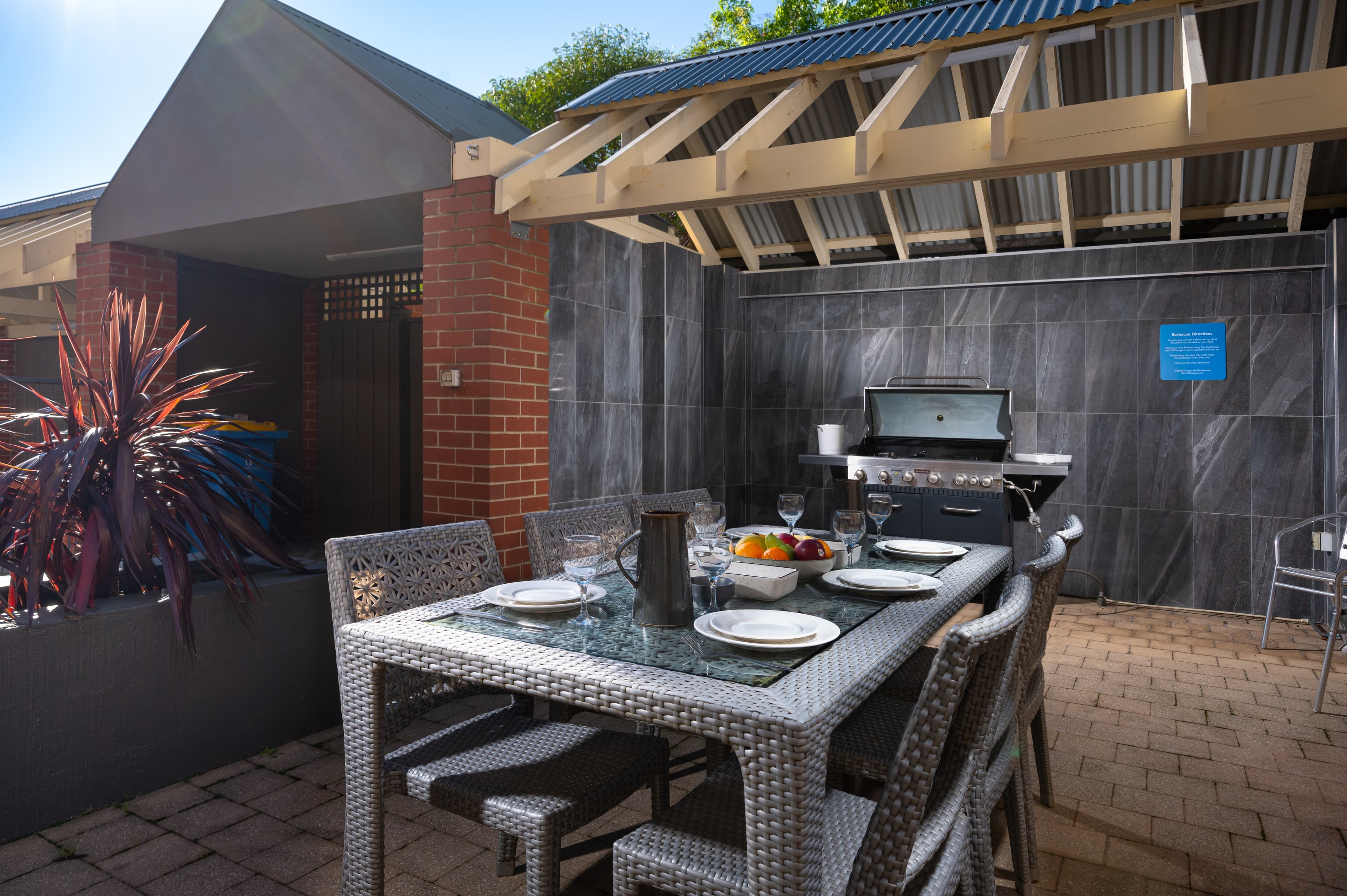 MainStay Suites Kew — 18