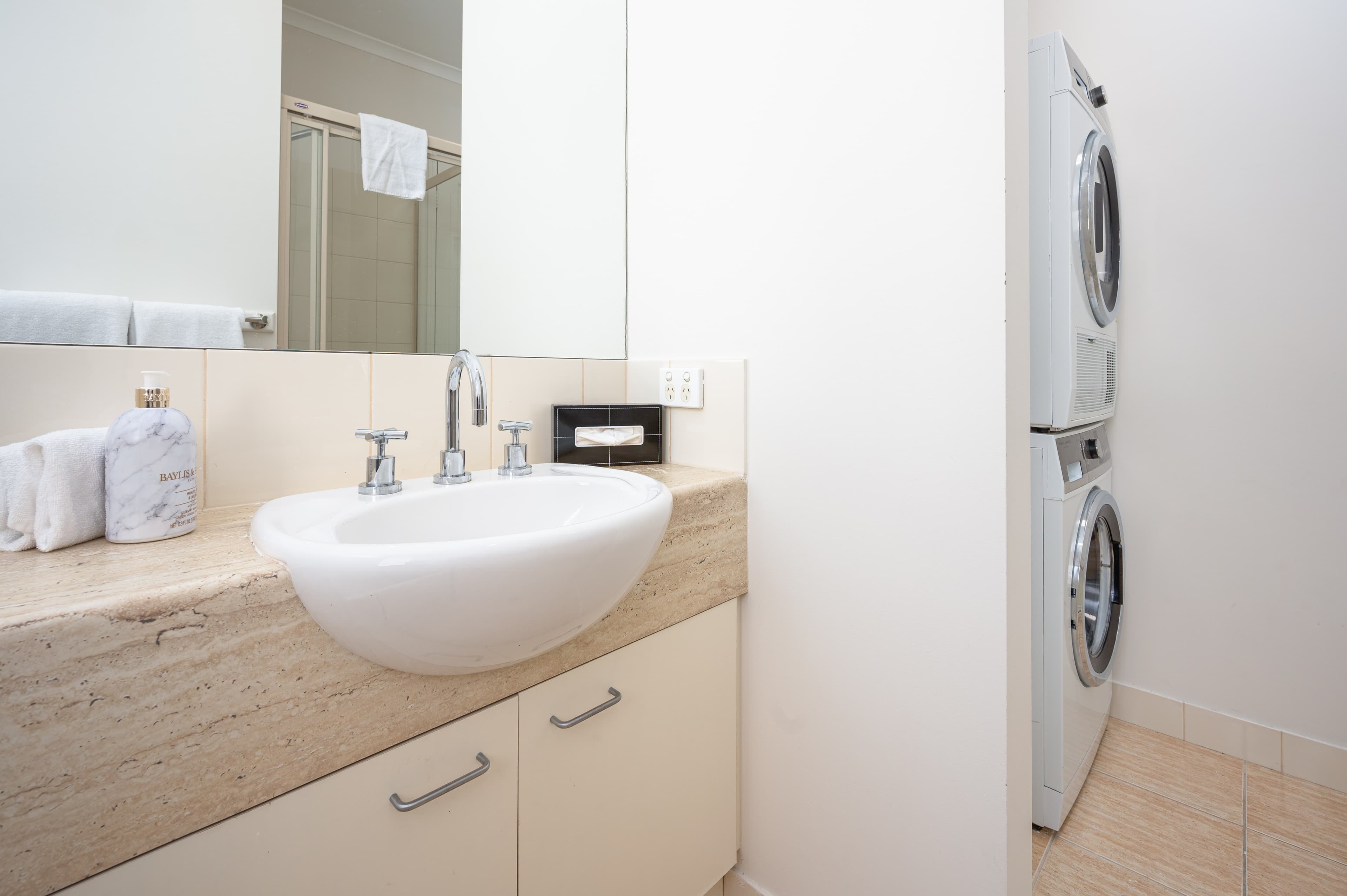 MainStay Suites Kew — 28