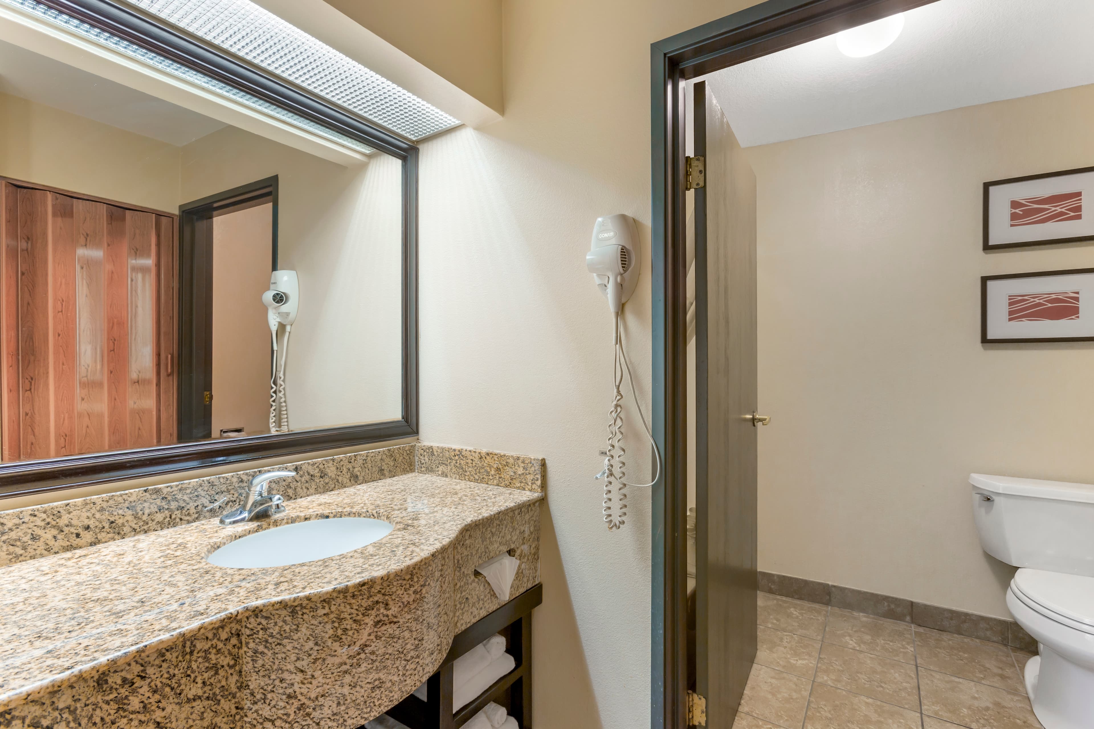 Comfort Inn Phoenix Central City — 9