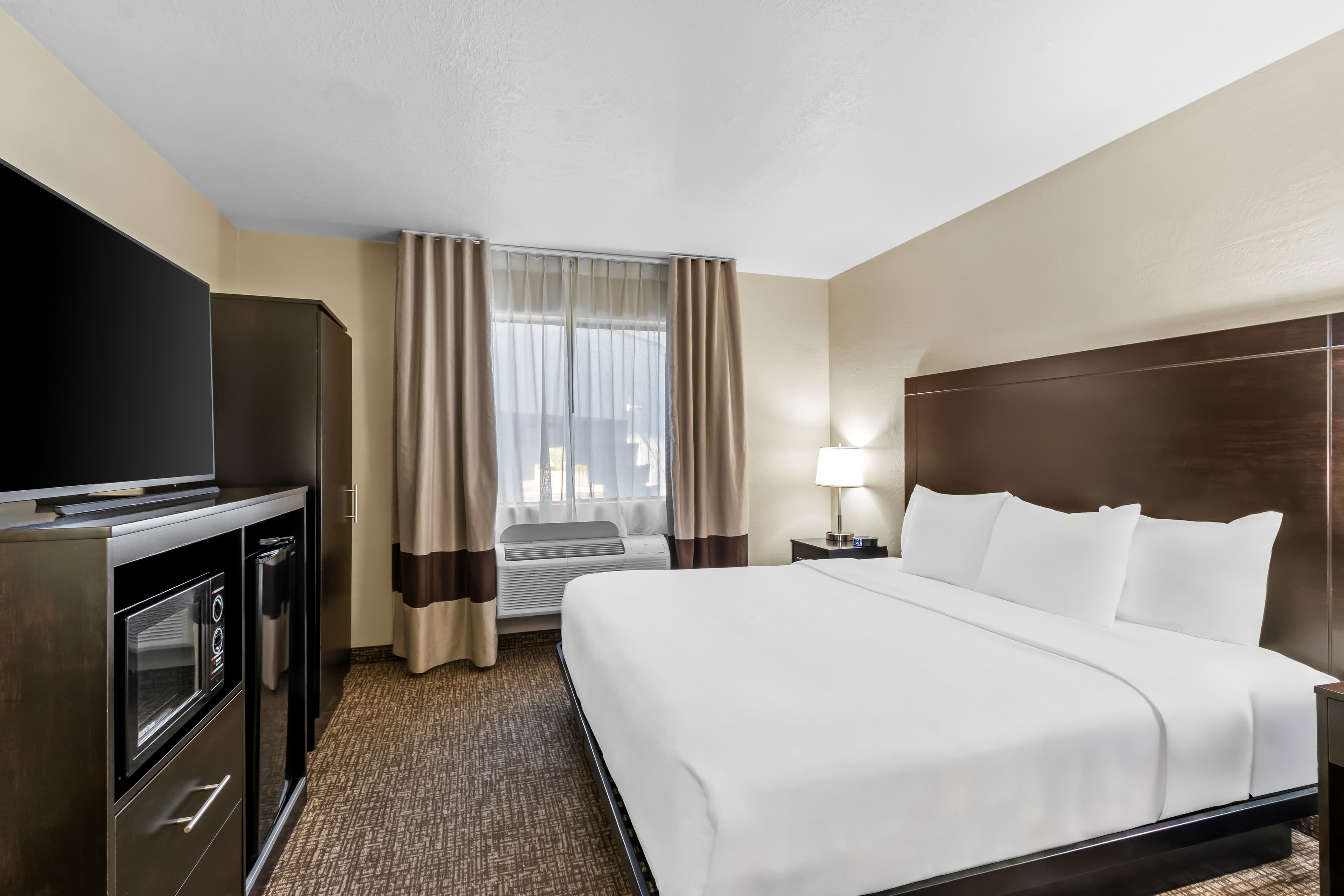 Comfort Inn & Suites Surprise Near Sun City West - Image 3