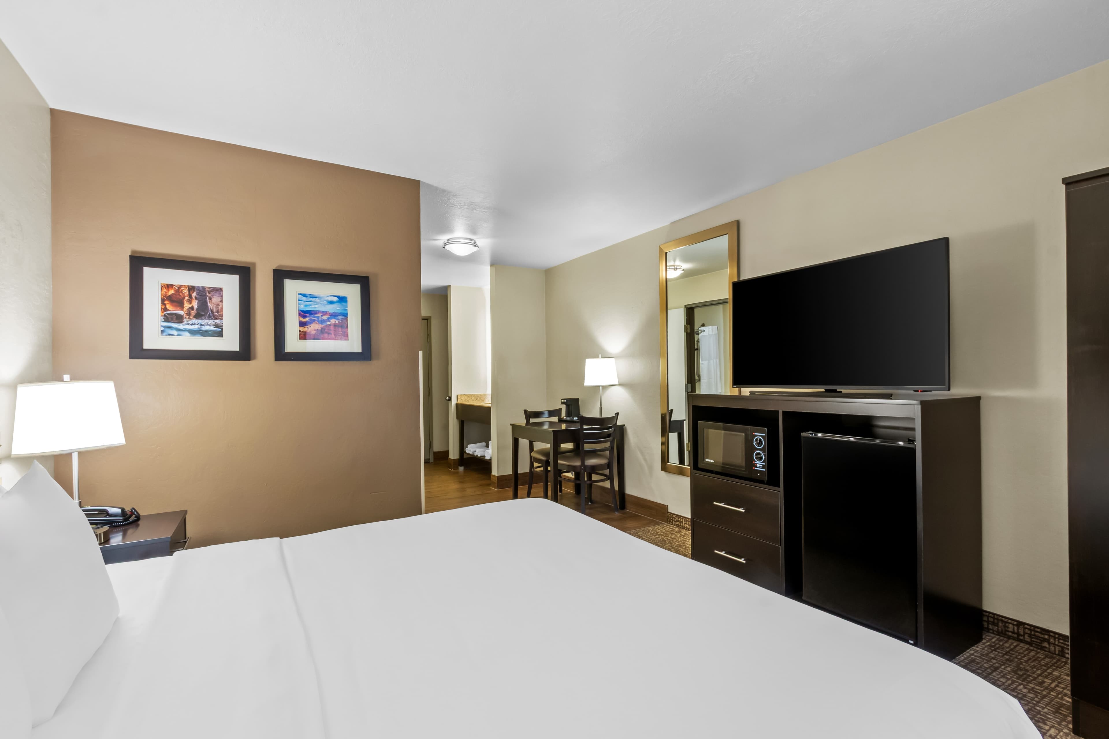 Comfort Inn & Suites Surprise Near Sun City West - Image 4