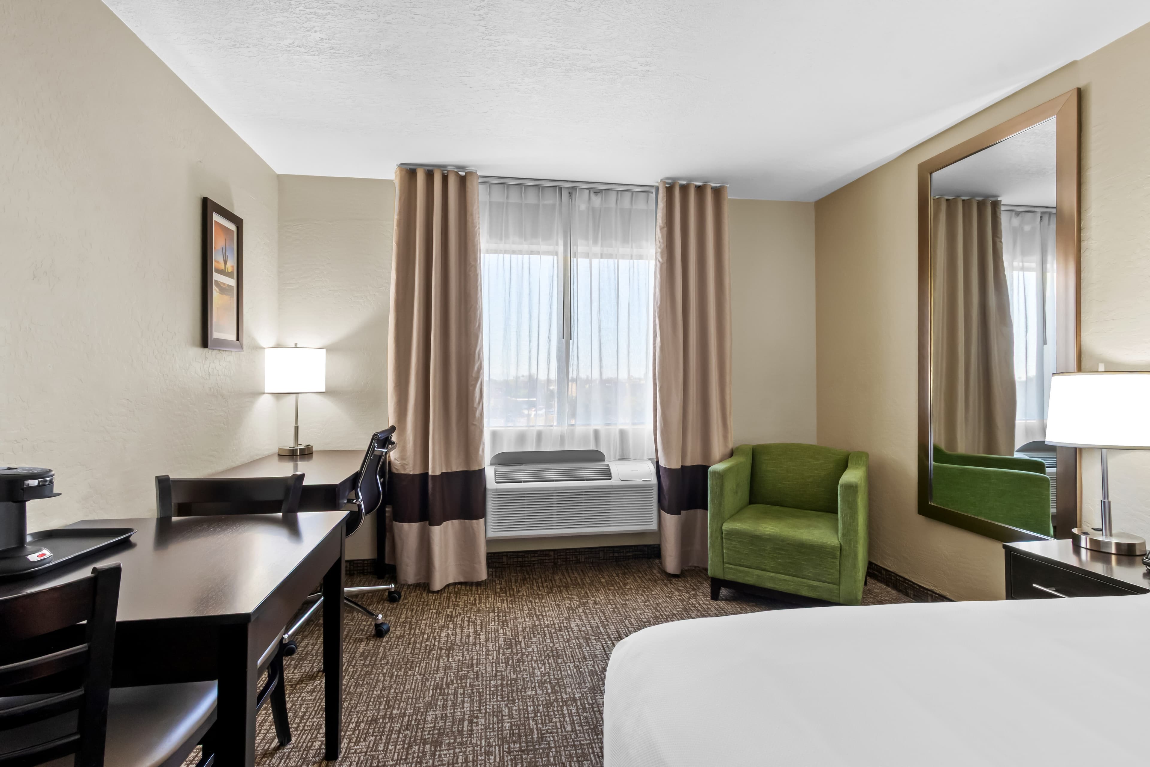 Comfort Inn & Suites Surprise Near Sun City West — 11