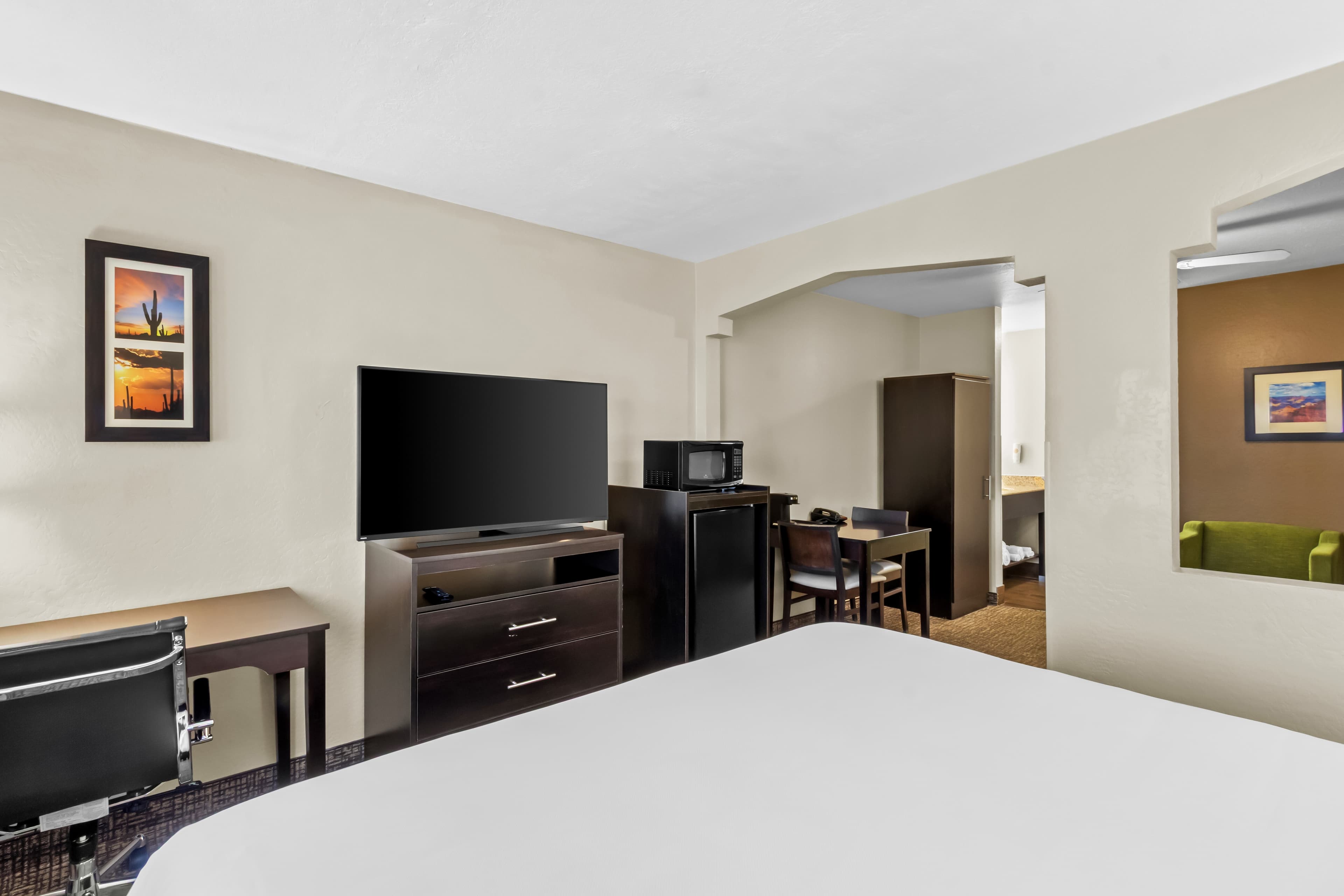 Comfort Inn & Suites Surprise Near Sun City West — 26