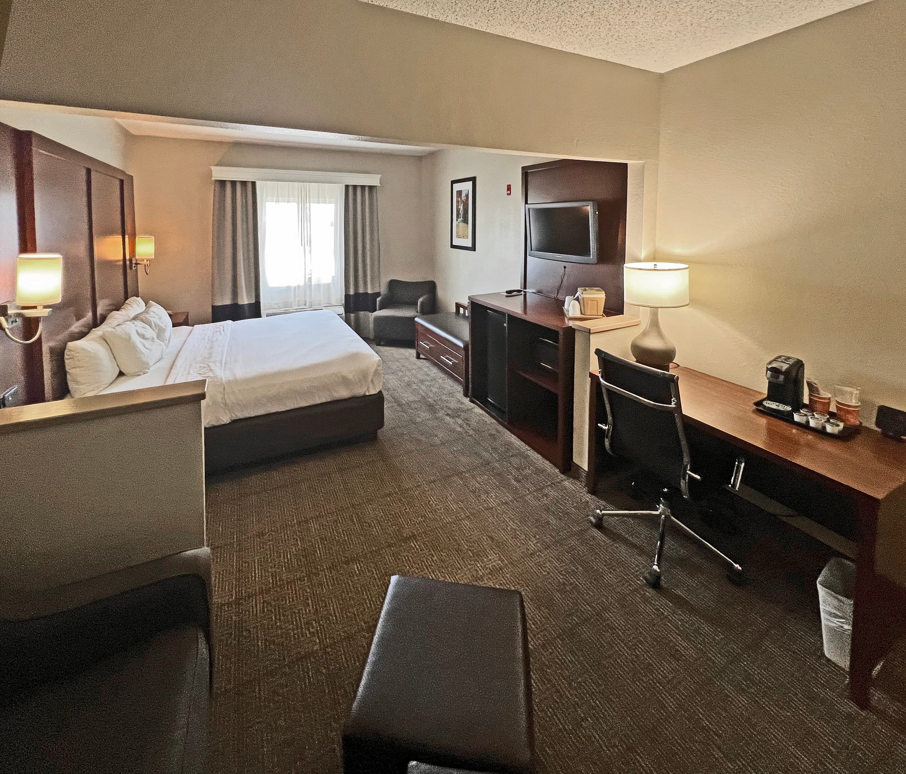 Comfort Suites Peoria Sports Complex - Image 3