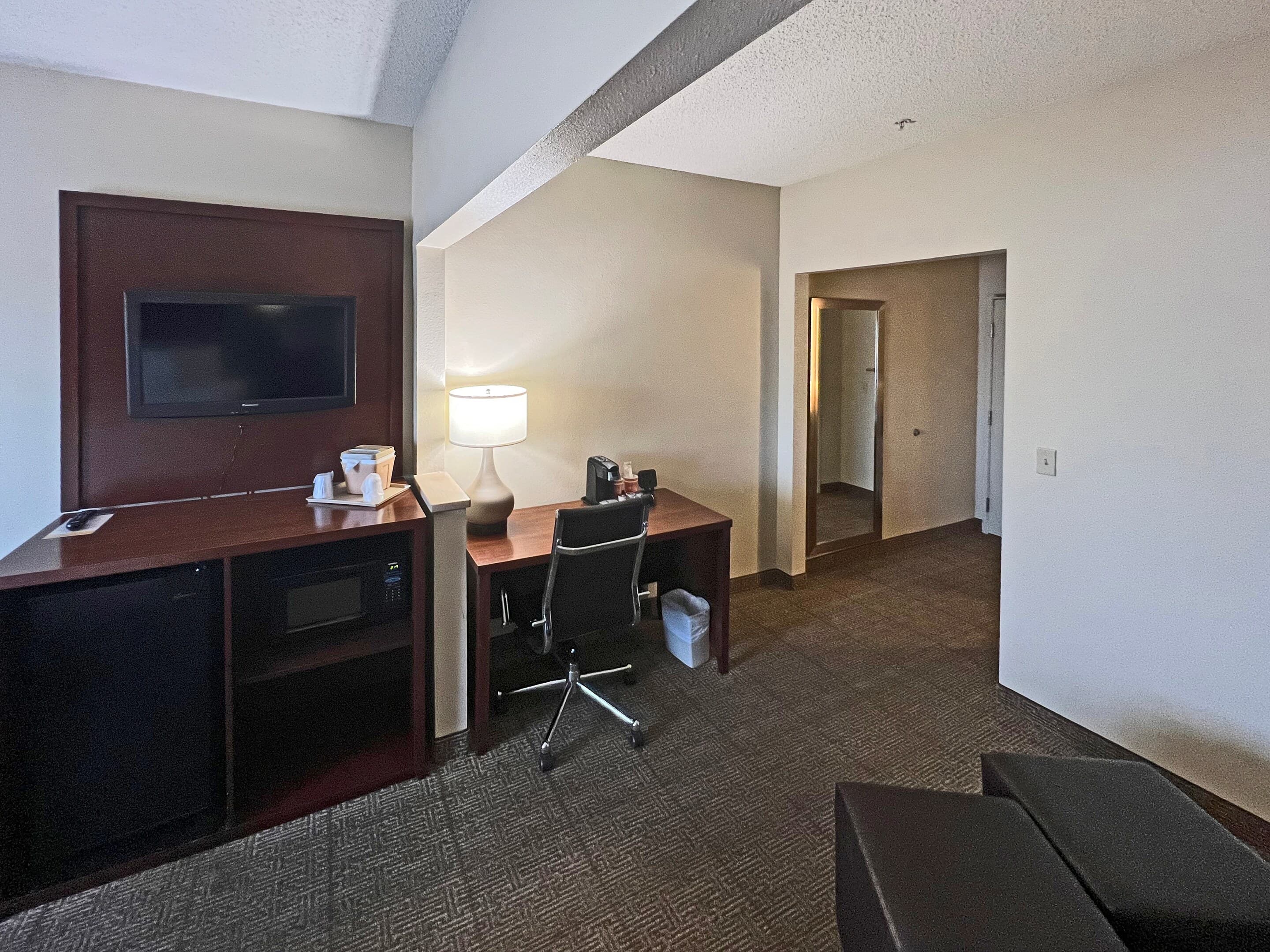 Comfort Suites Peoria Sports Complex - Image 4