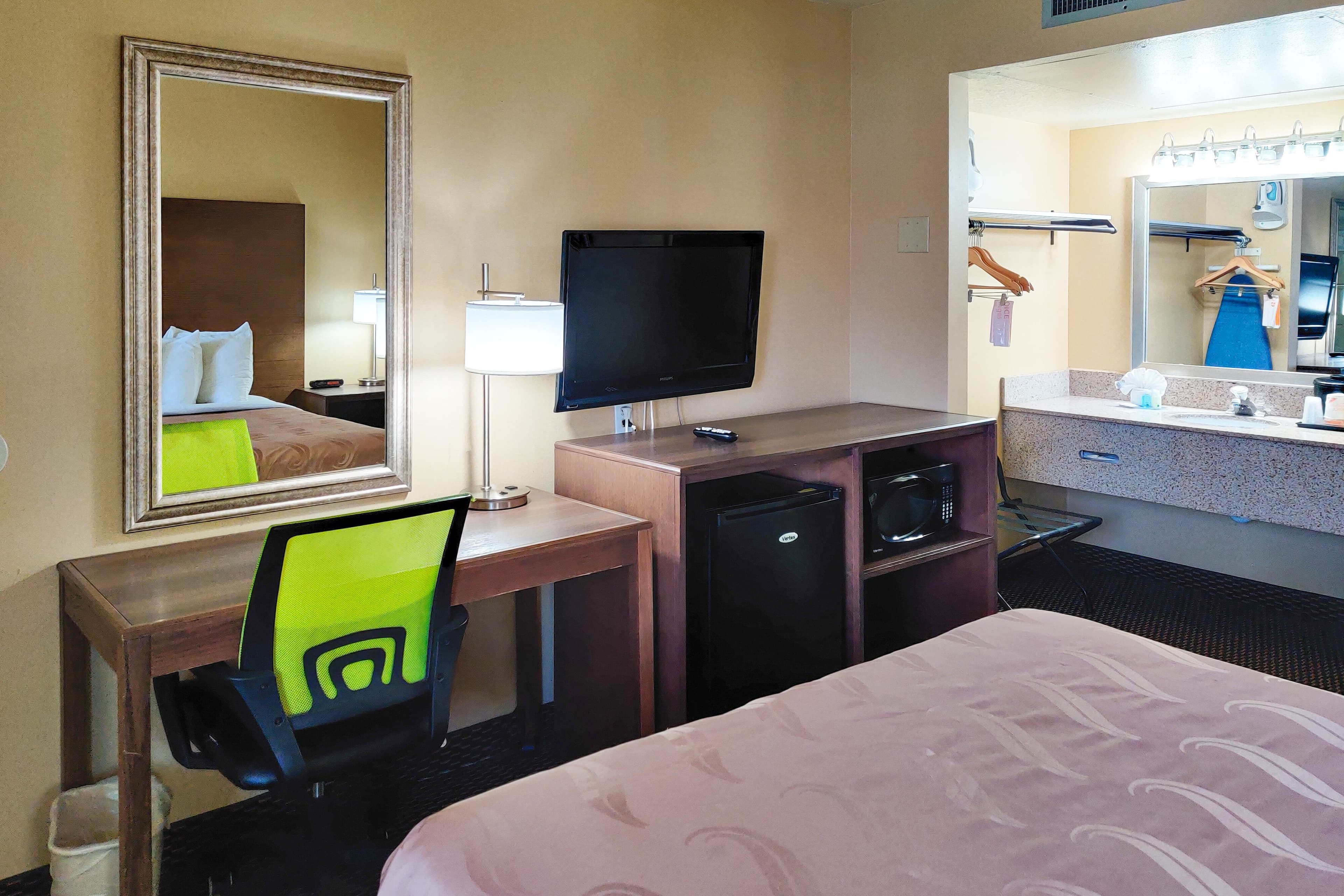 Econo Lodge Flagstaff East I-40 — 15