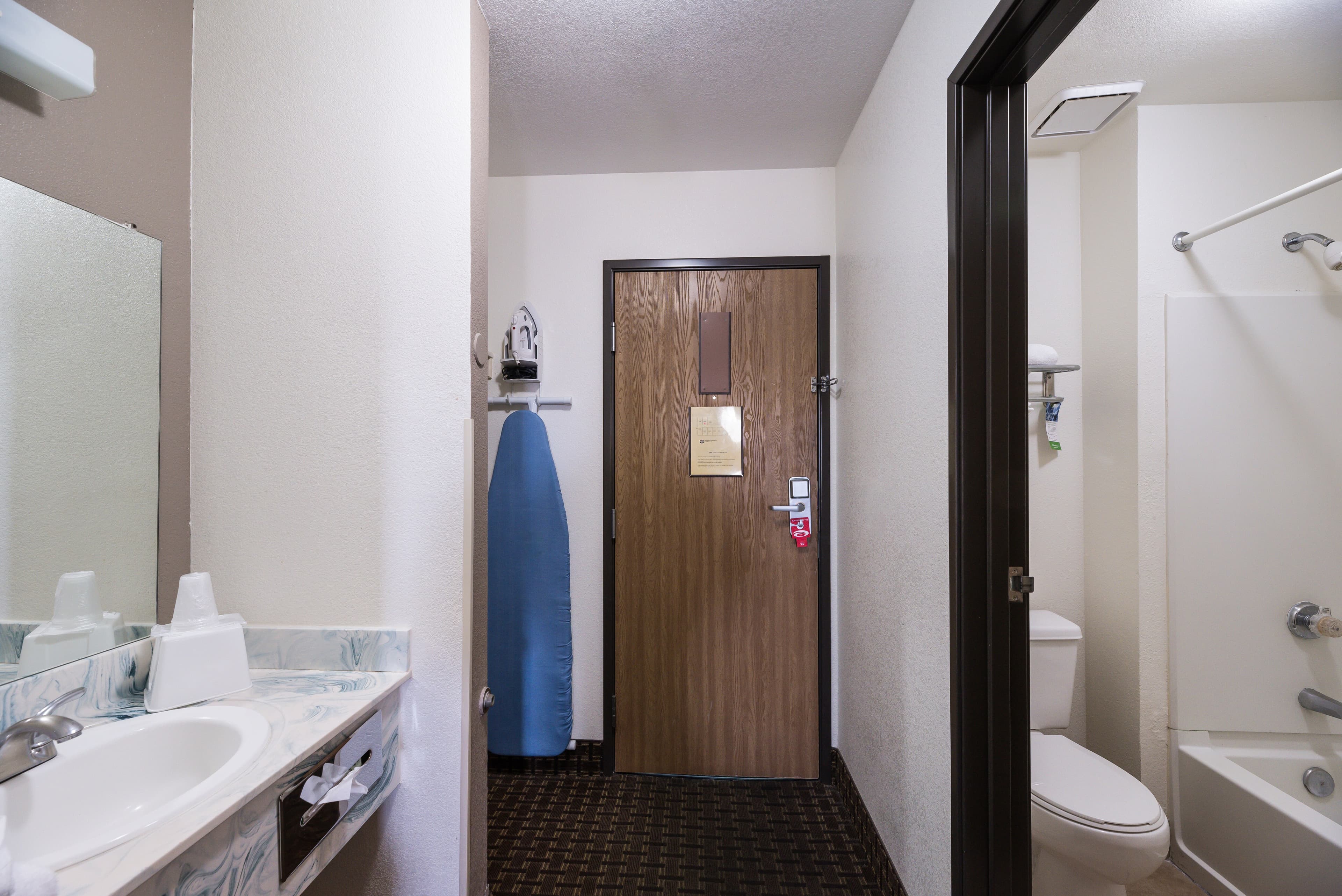 Econo Lodge Inn & Suites Williams - Grand Canyon Area — 9