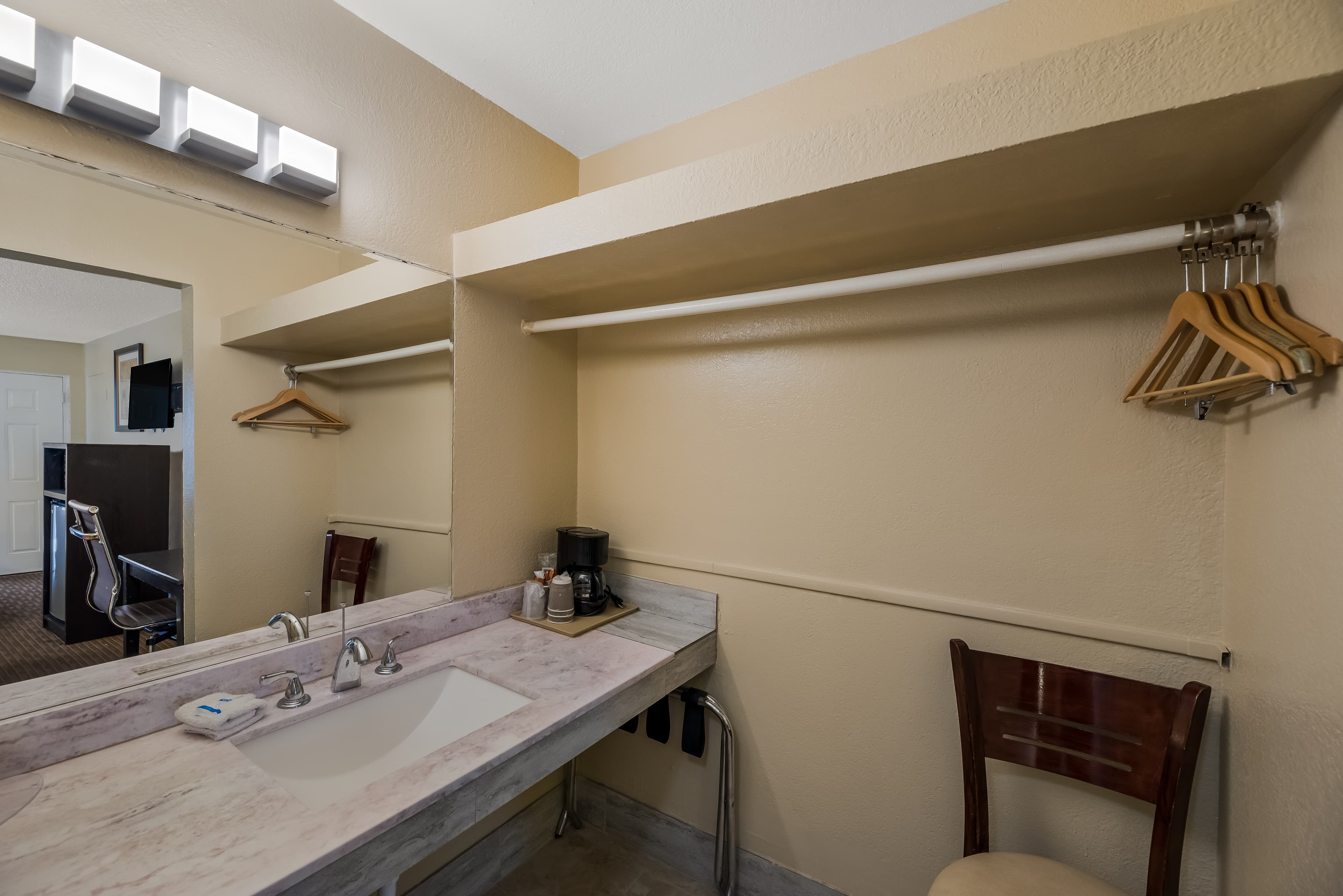Rodeway Inn Flagstaff-Downtown — 7