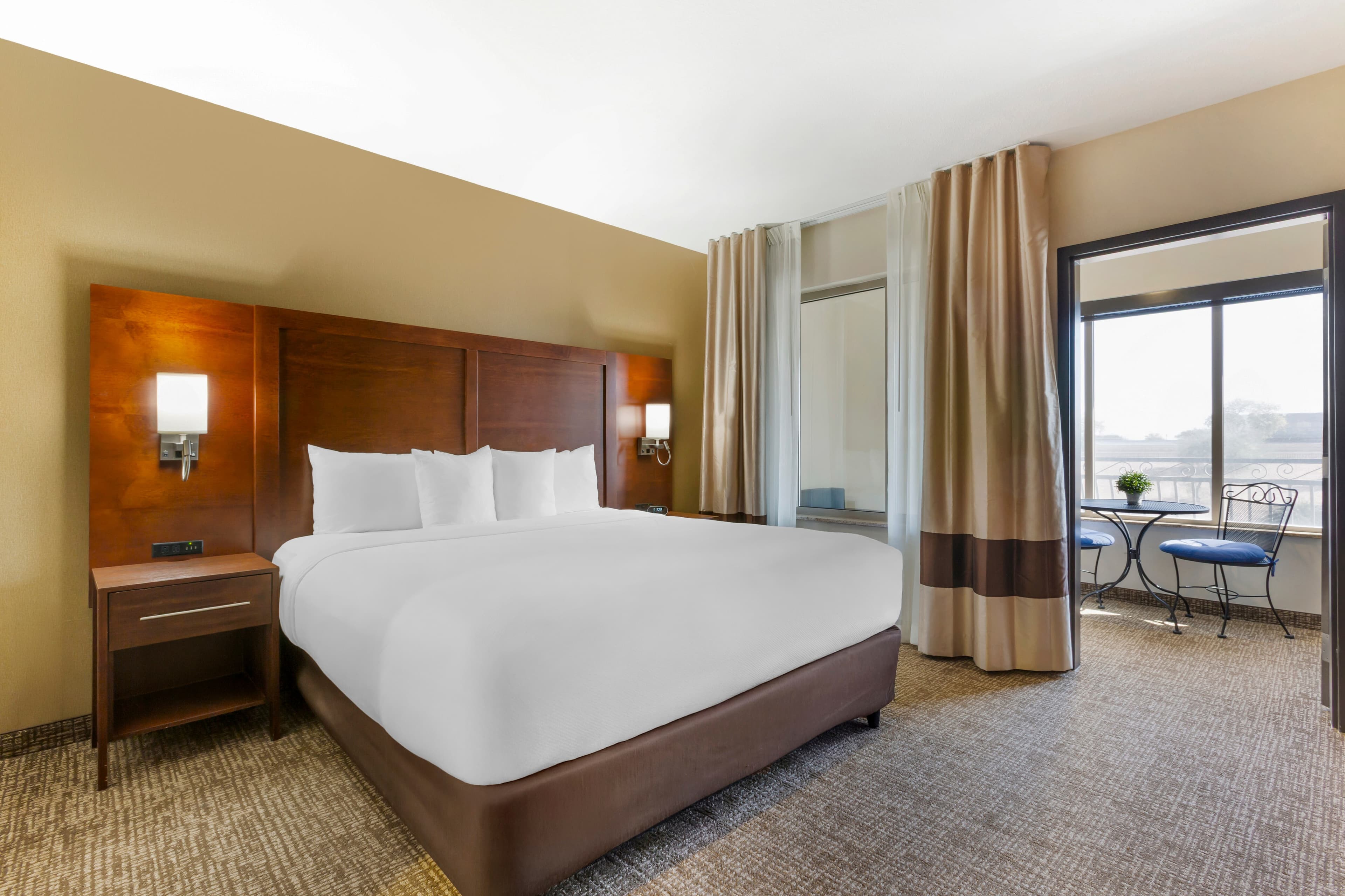 Comfort Suites Glendale - State Farm Stadium Area - Image 2