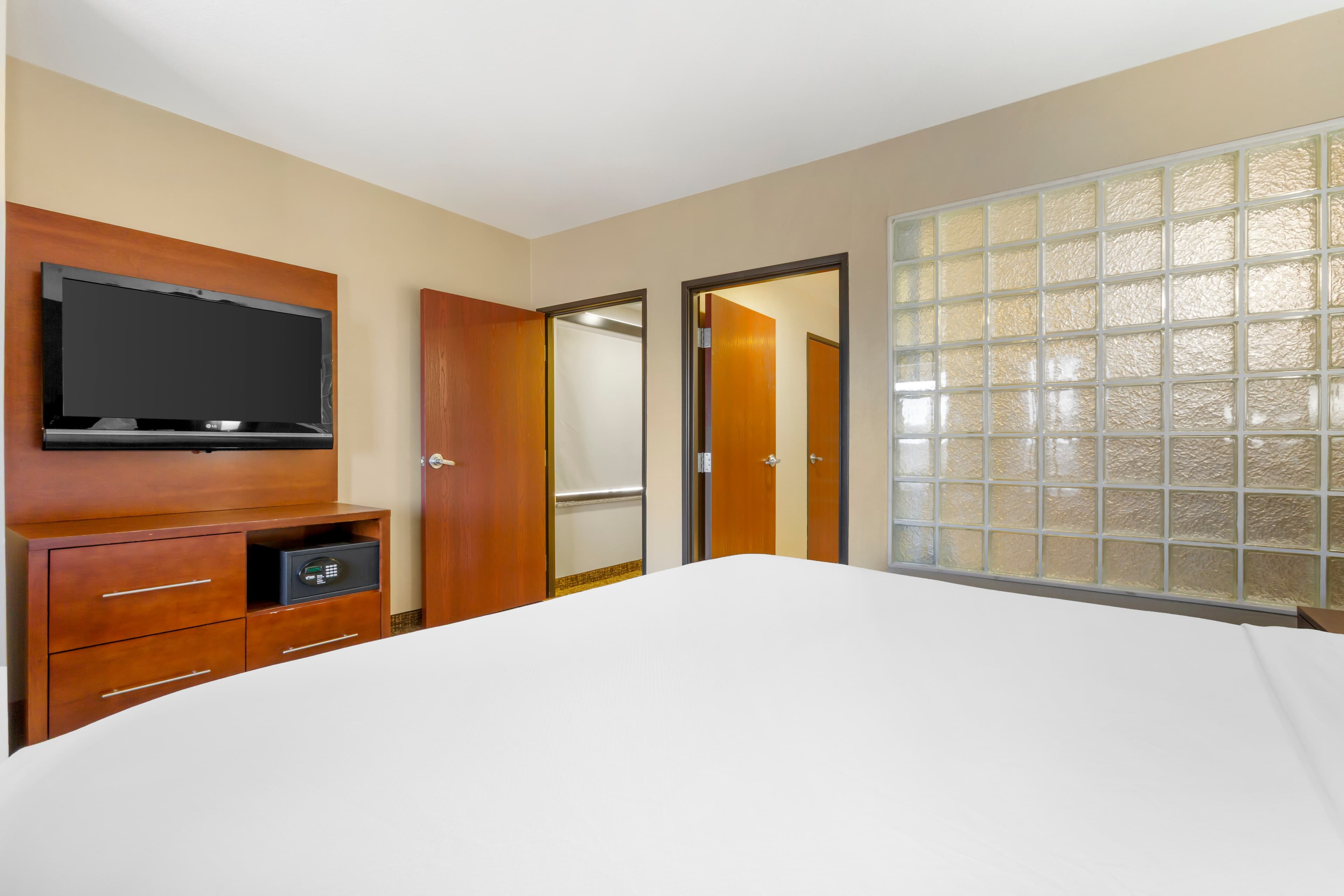Comfort Suites Glendale - State Farm Stadium Area - Image 3