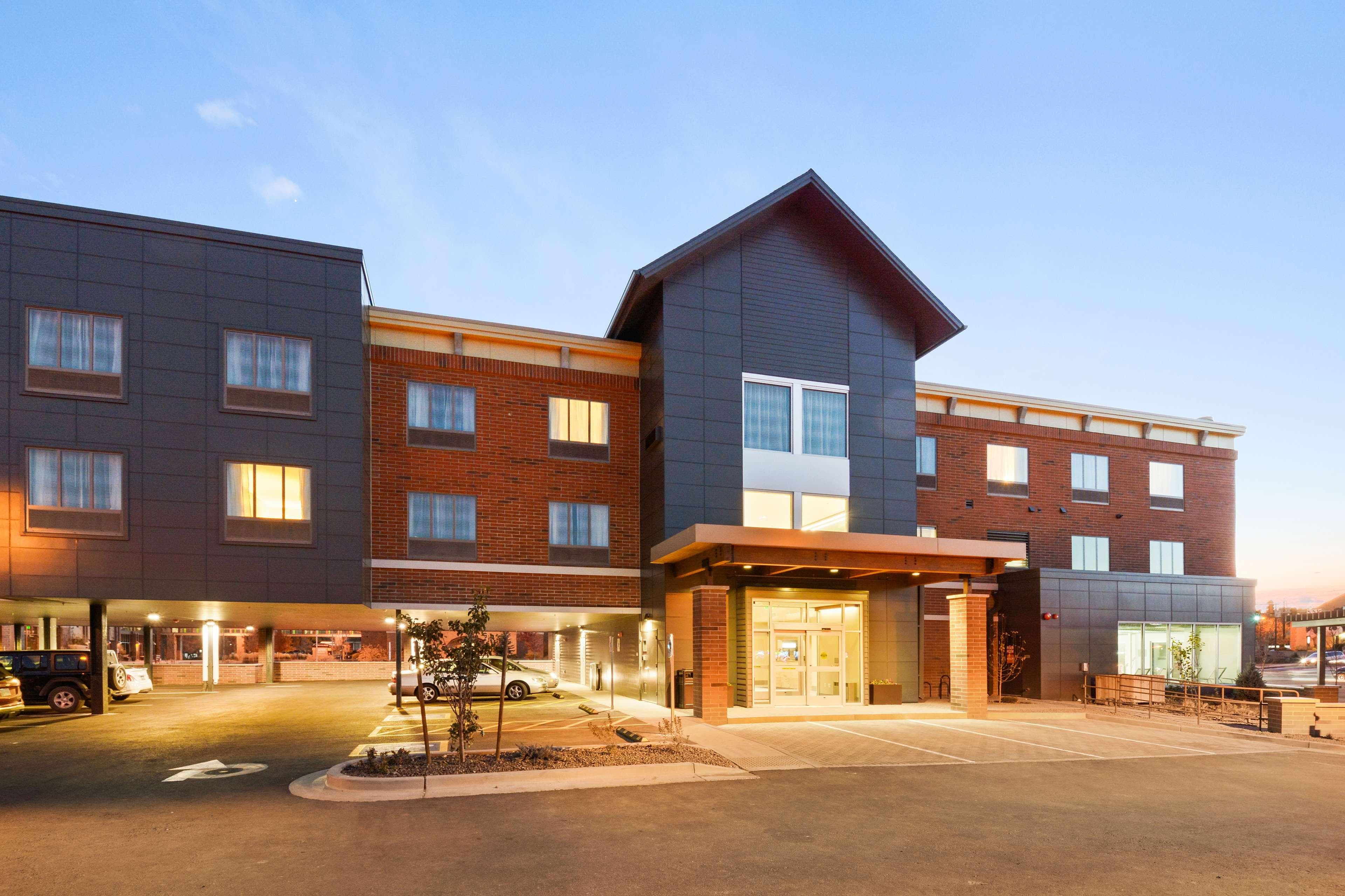 Country Inn & Suites by Radisson, Flagstaff Downtown, AZ - Image 1