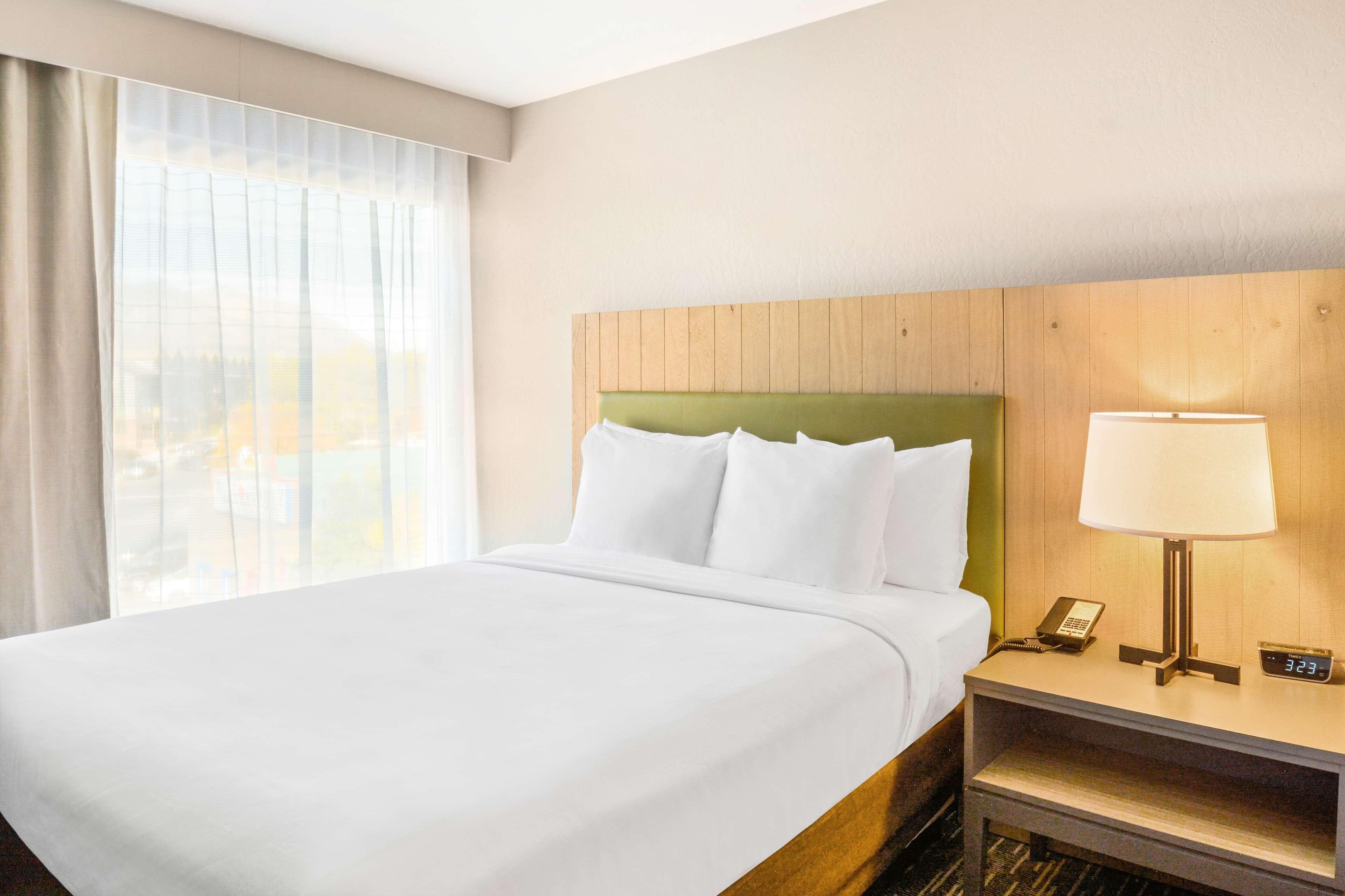 Country Inn & Suites by Radisson, Flagstaff Downtown, AZ — 7