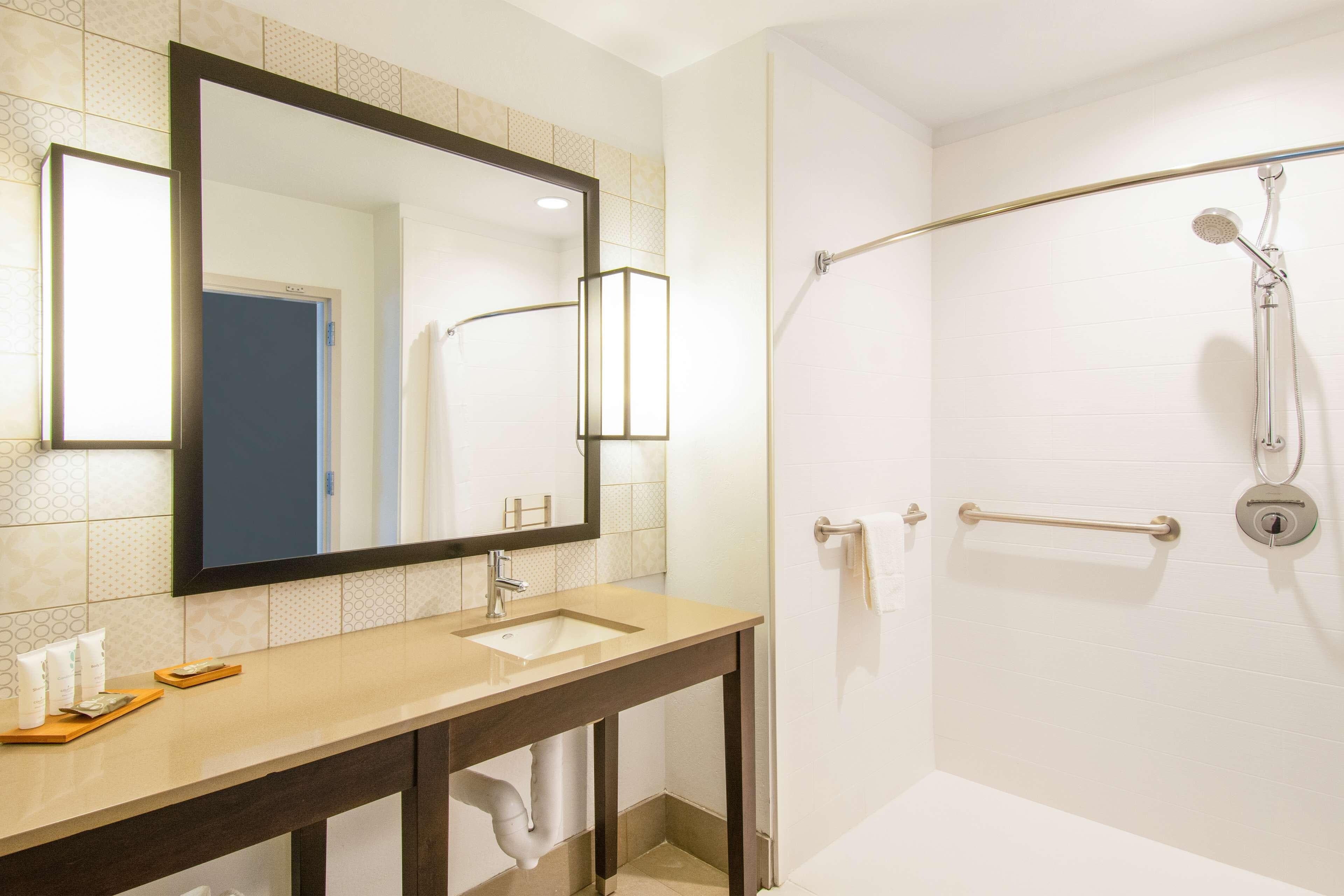 Country Inn & Suites by Radisson, Flagstaff Downtown, AZ — 9